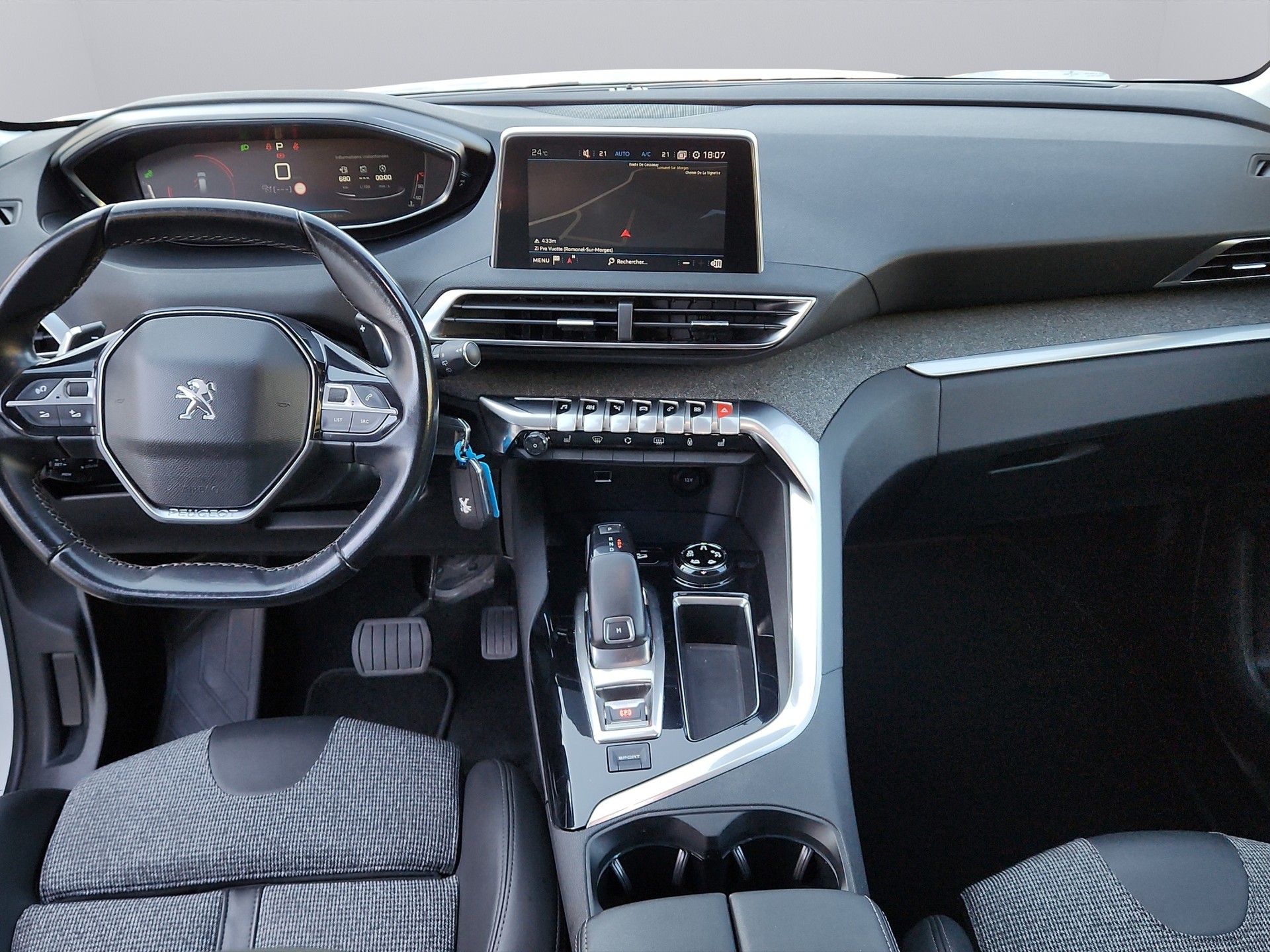 PEUGEOT 5008 1.5 BlueHDi Allure EAT-image-16