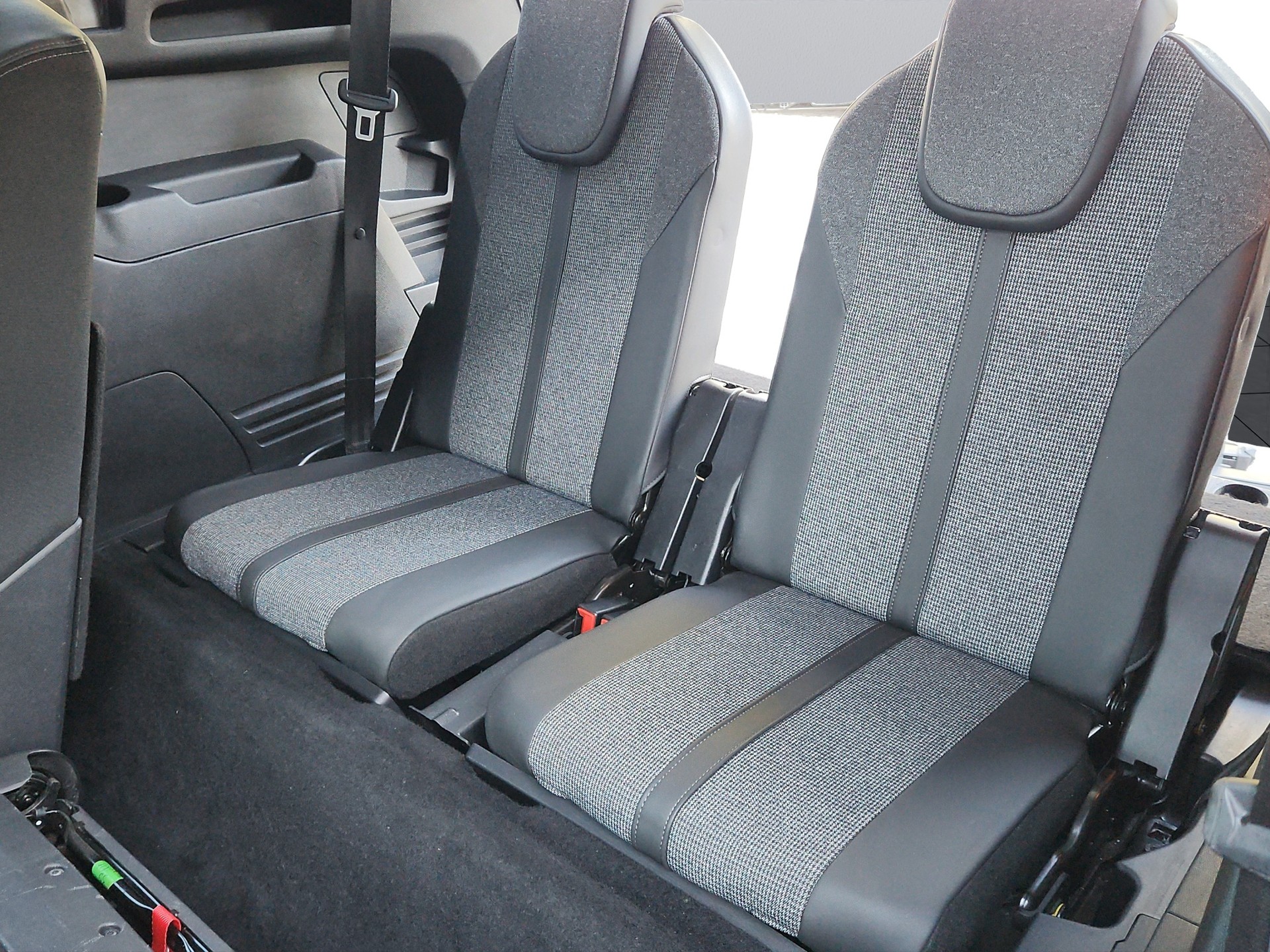 PEUGEOT 5008 1.5 BlueHDi Allure EAT-image-15