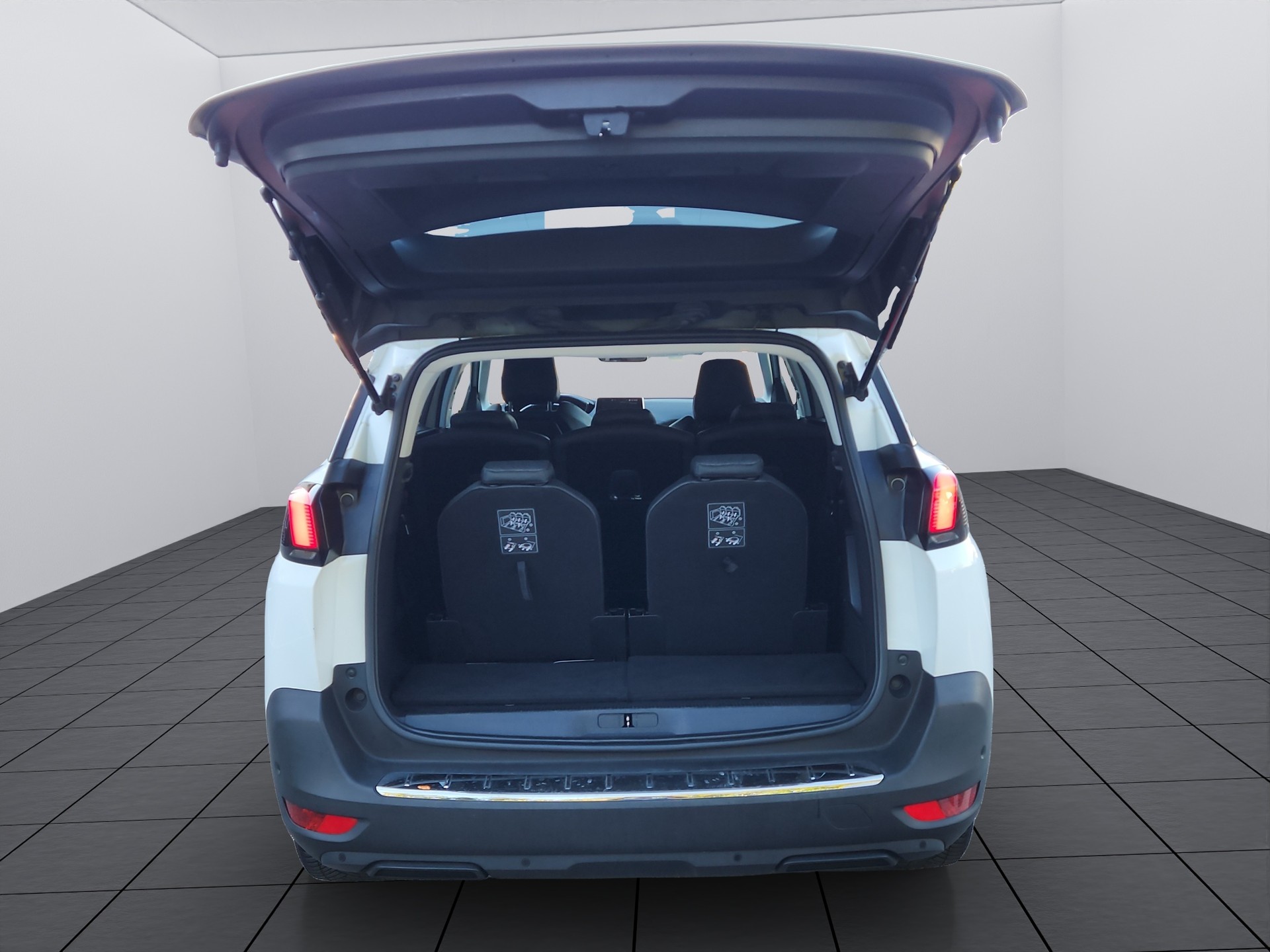 PEUGEOT 5008 1.5 BlueHDi Allure EAT-image-13