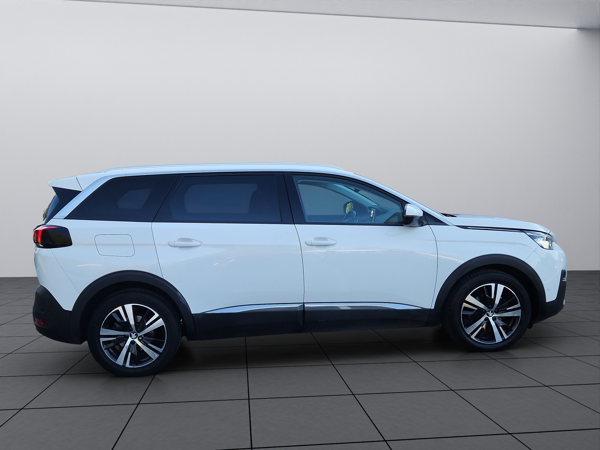 PEUGEOT 5008 1.5 BlueHDi Allure EAT-image-5