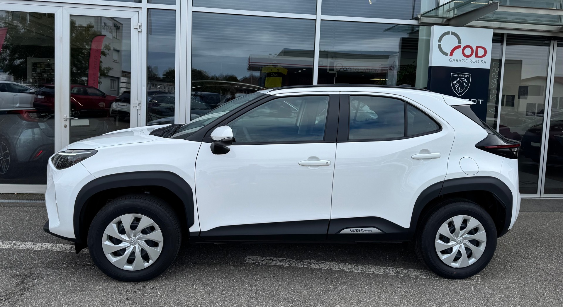 TOYOTA Yaris Cross 1.5 Comfort e-CVT-image-3