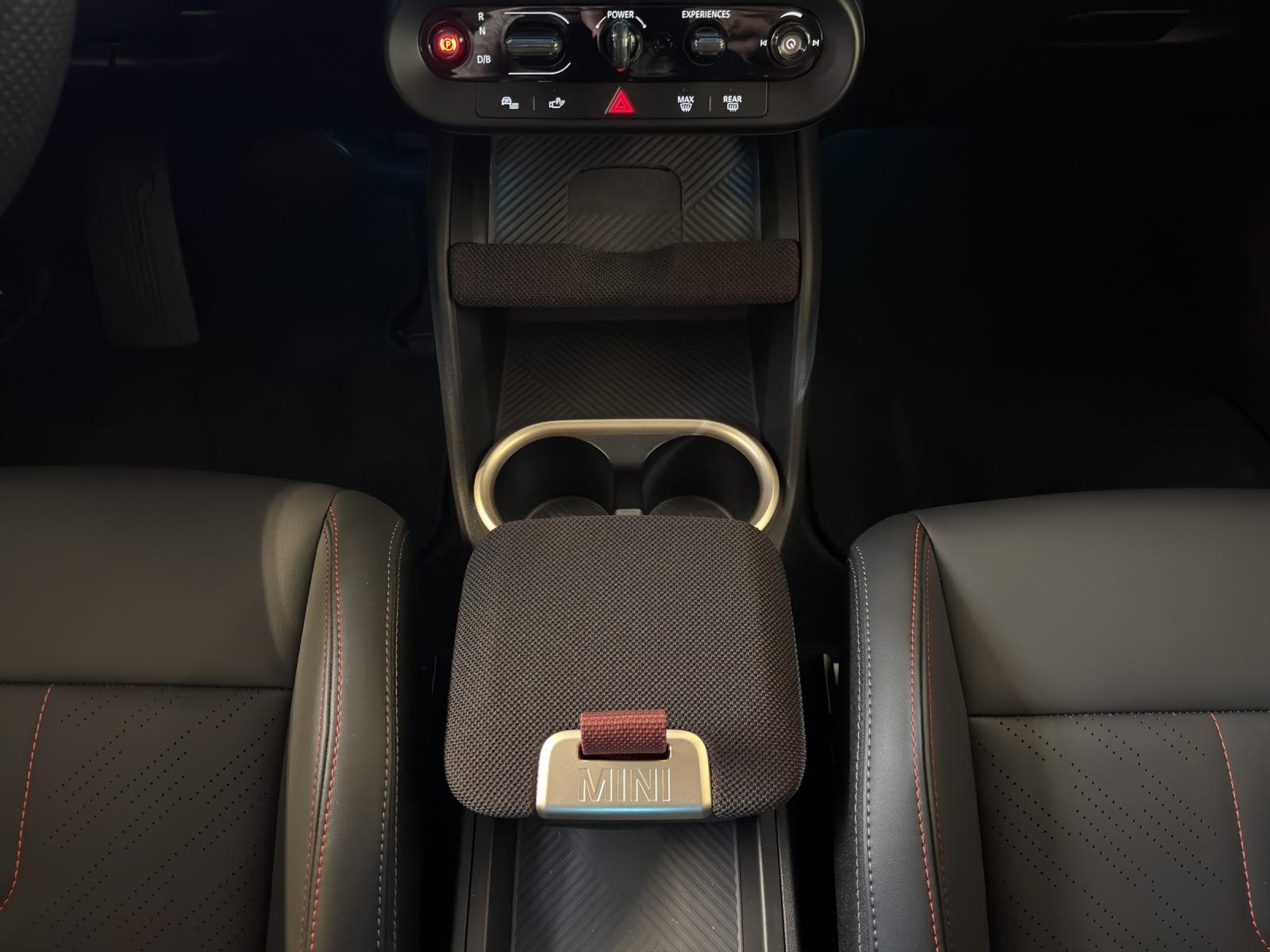MINI Countryman SE John Cooper Works-image-16