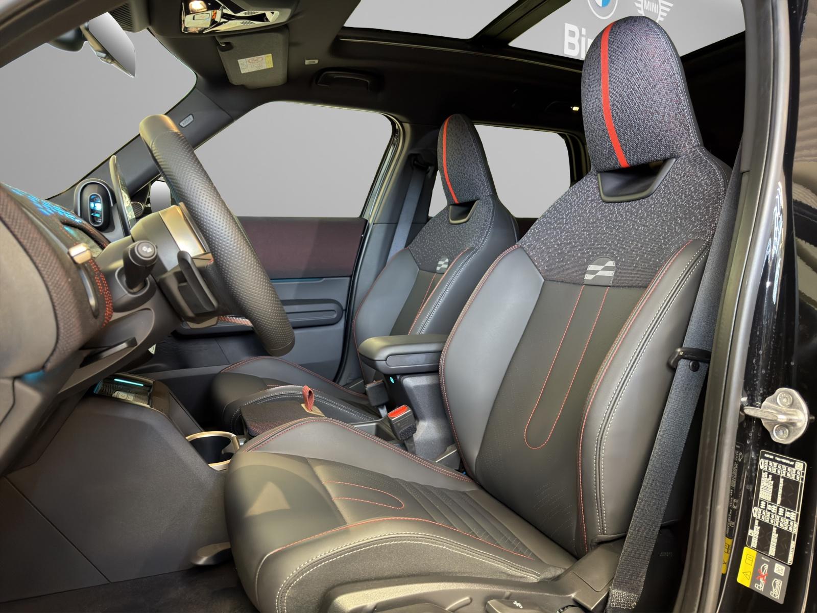 MINI Countryman SE John Cooper Works-image-11