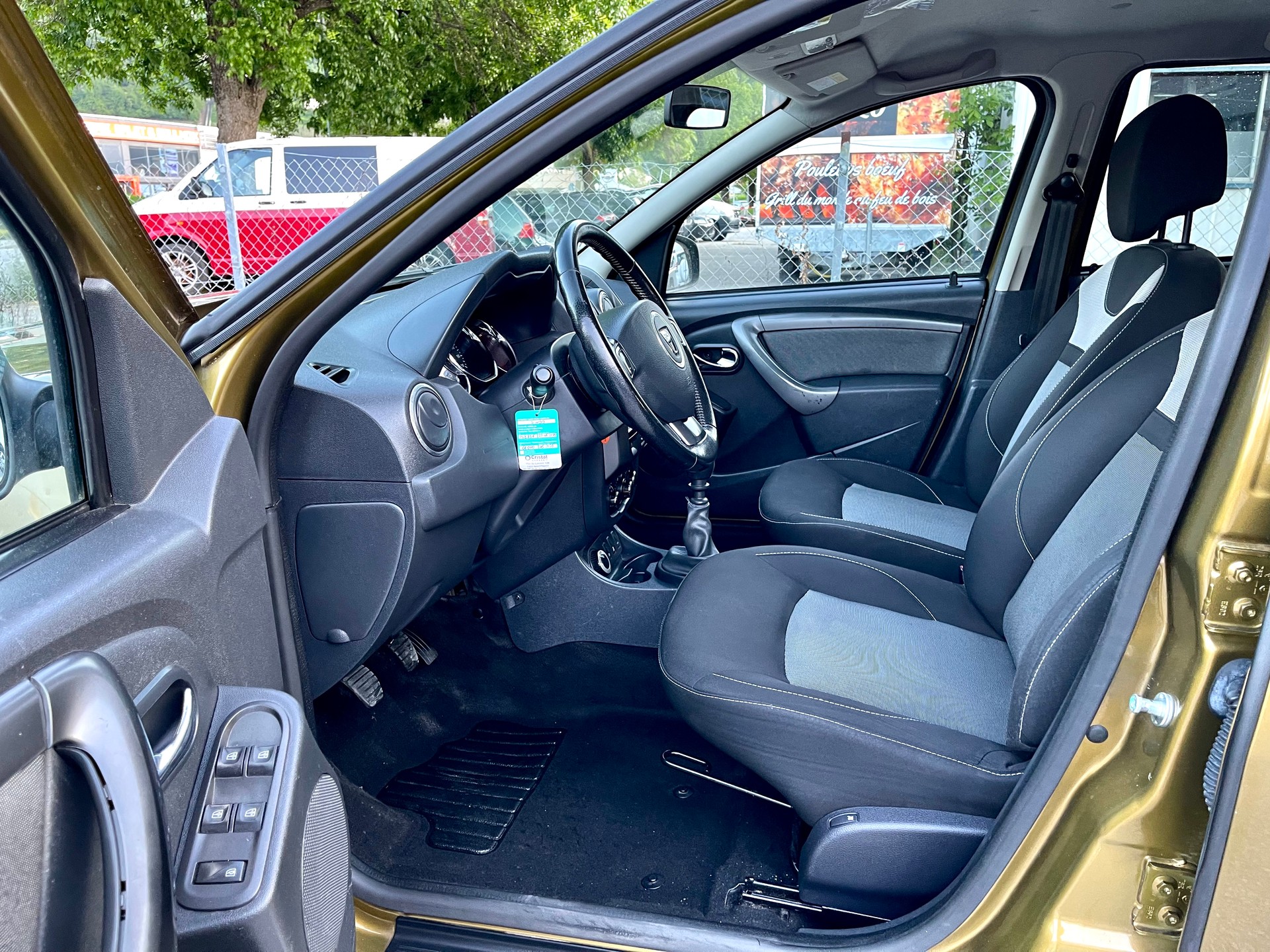 DACIA Duster 1.5 dCi Celebration 4x4-image-12