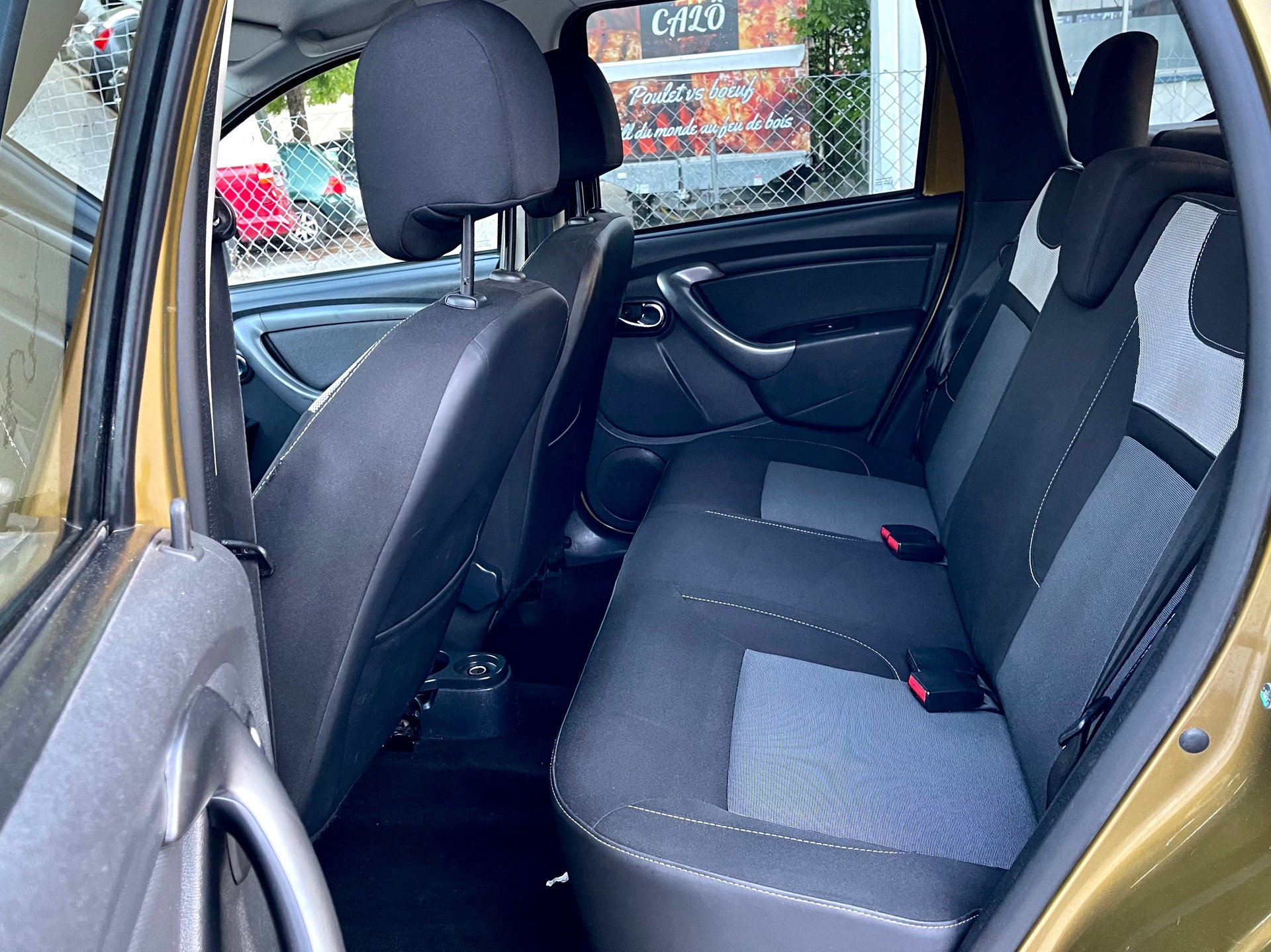 DACIA Duster 1.5 dCi Celebration 4x4-image-6