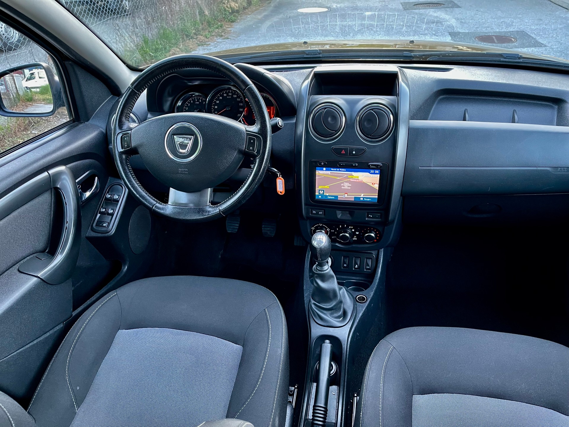 DACIA Duster 1.5 dCi Celebration 4x4-image-1