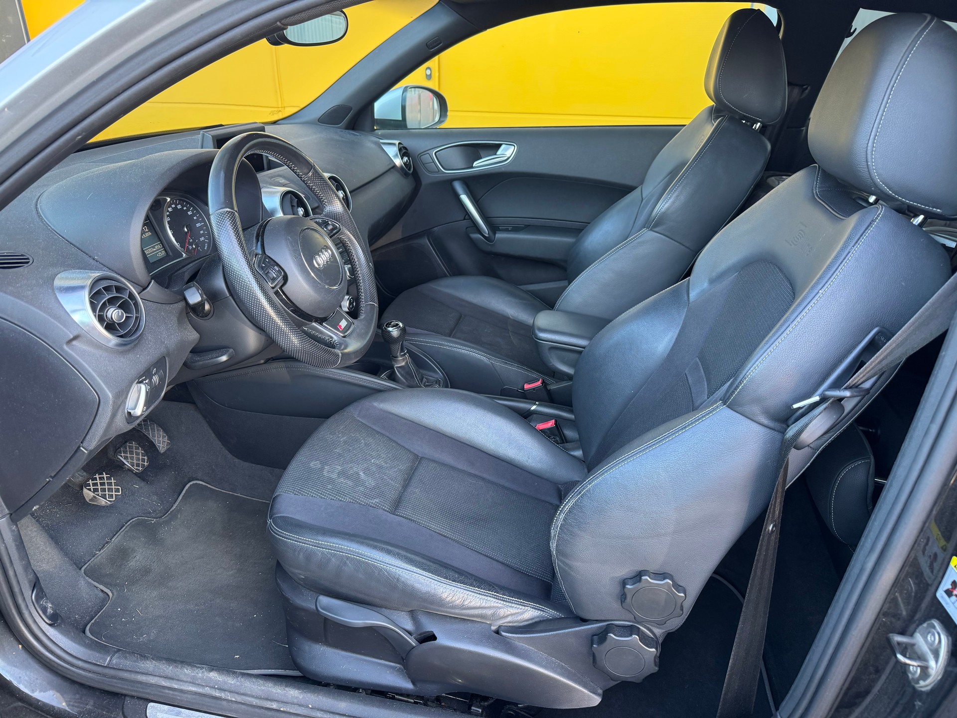 AUDI A1 1.4 TFSI Attraction-image-9