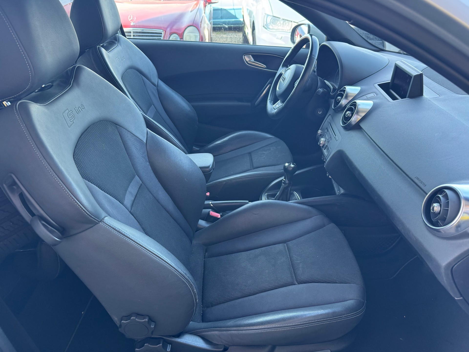AUDI A1 1.4 TFSI Attraction-image-13