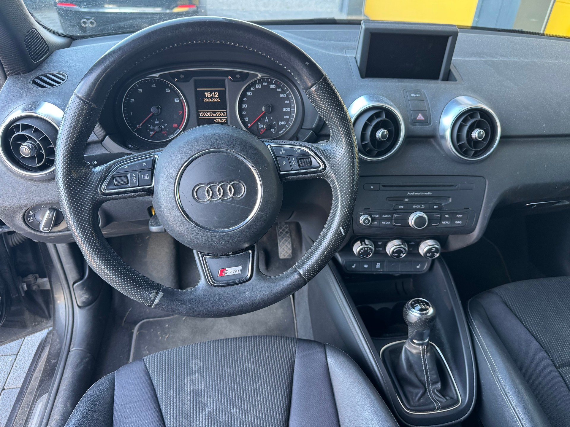 AUDI A1 1.4 TFSI Attraction-image-11