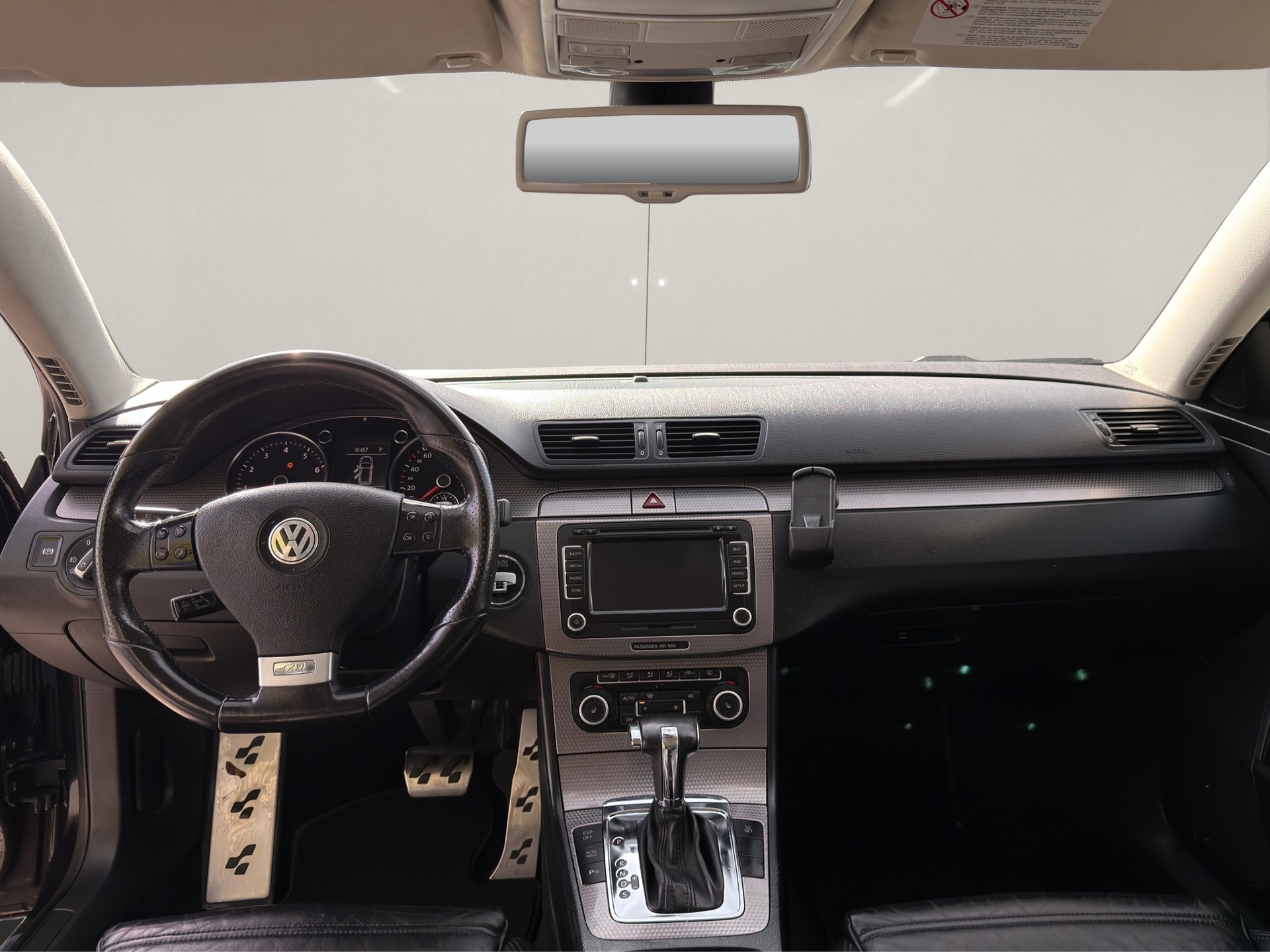 VW Passat Variant 2.0T FSI DSG R Line-image-9