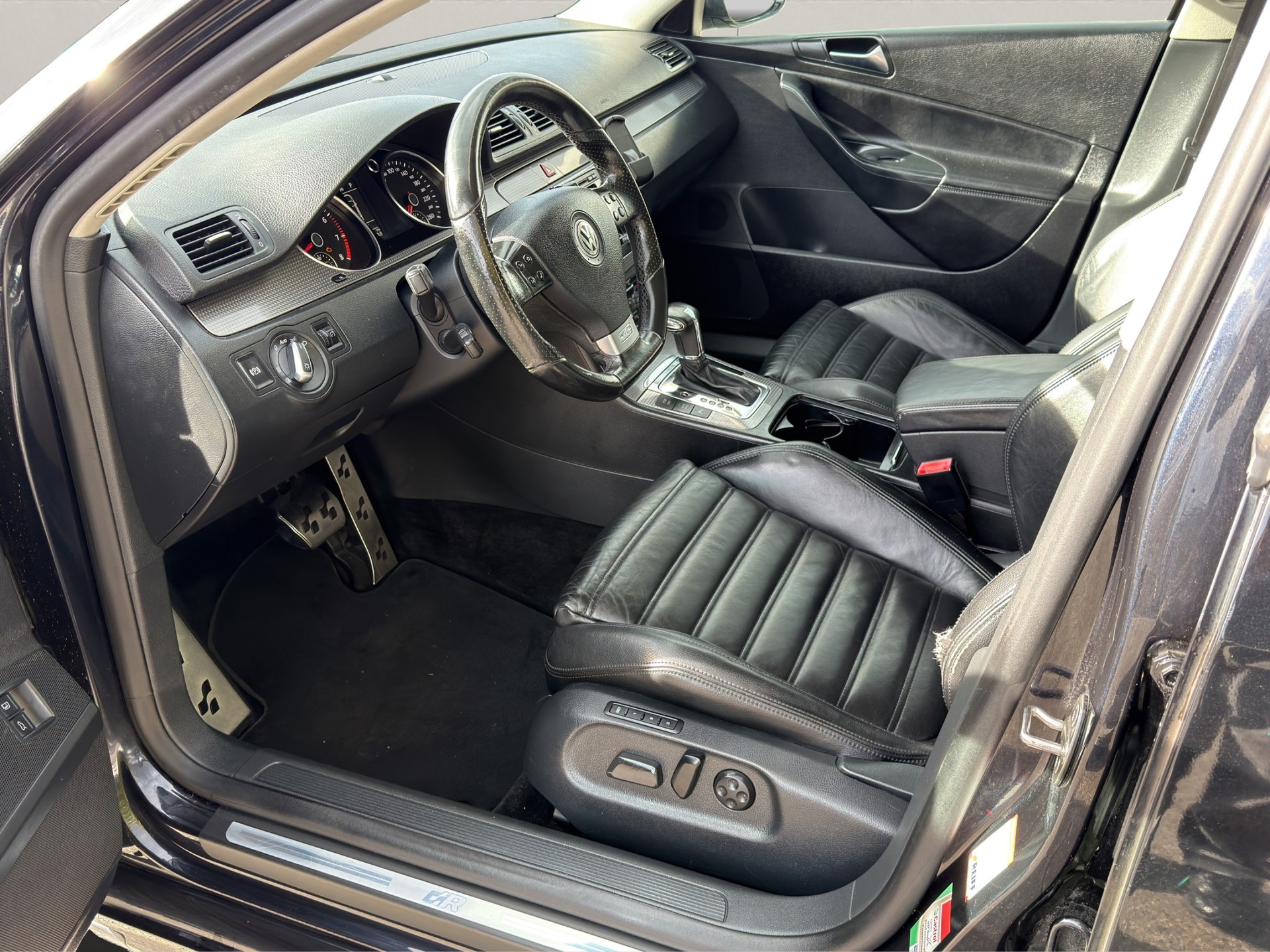 VW Passat Variant 2.0T FSI DSG R Line-image-7