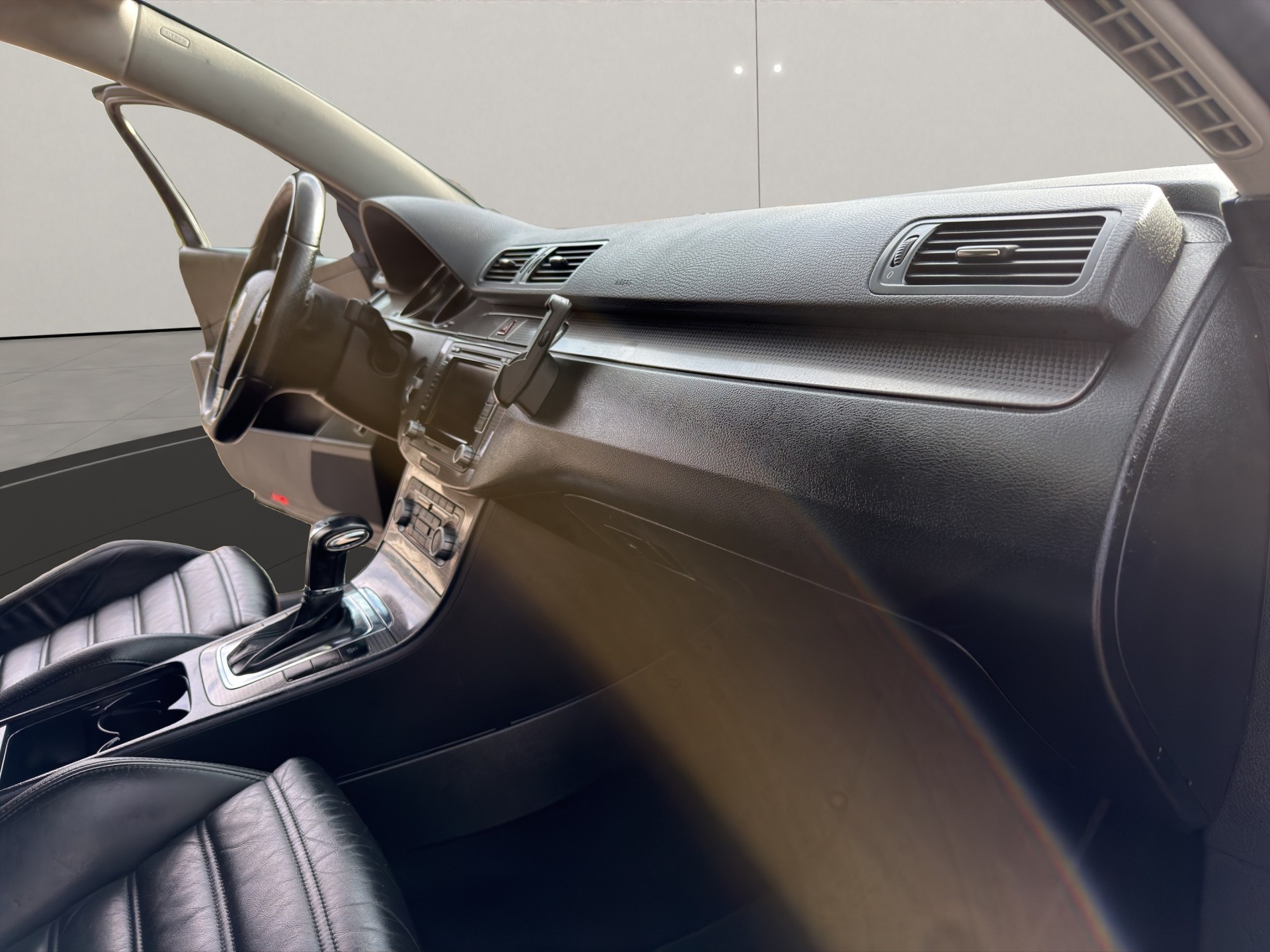 VW Passat Variant 2.0T FSI DSG R Line-image-14