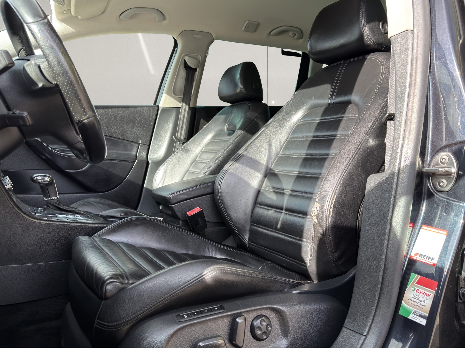VW Passat Variant 2.0T FSI DSG R Line-image-12