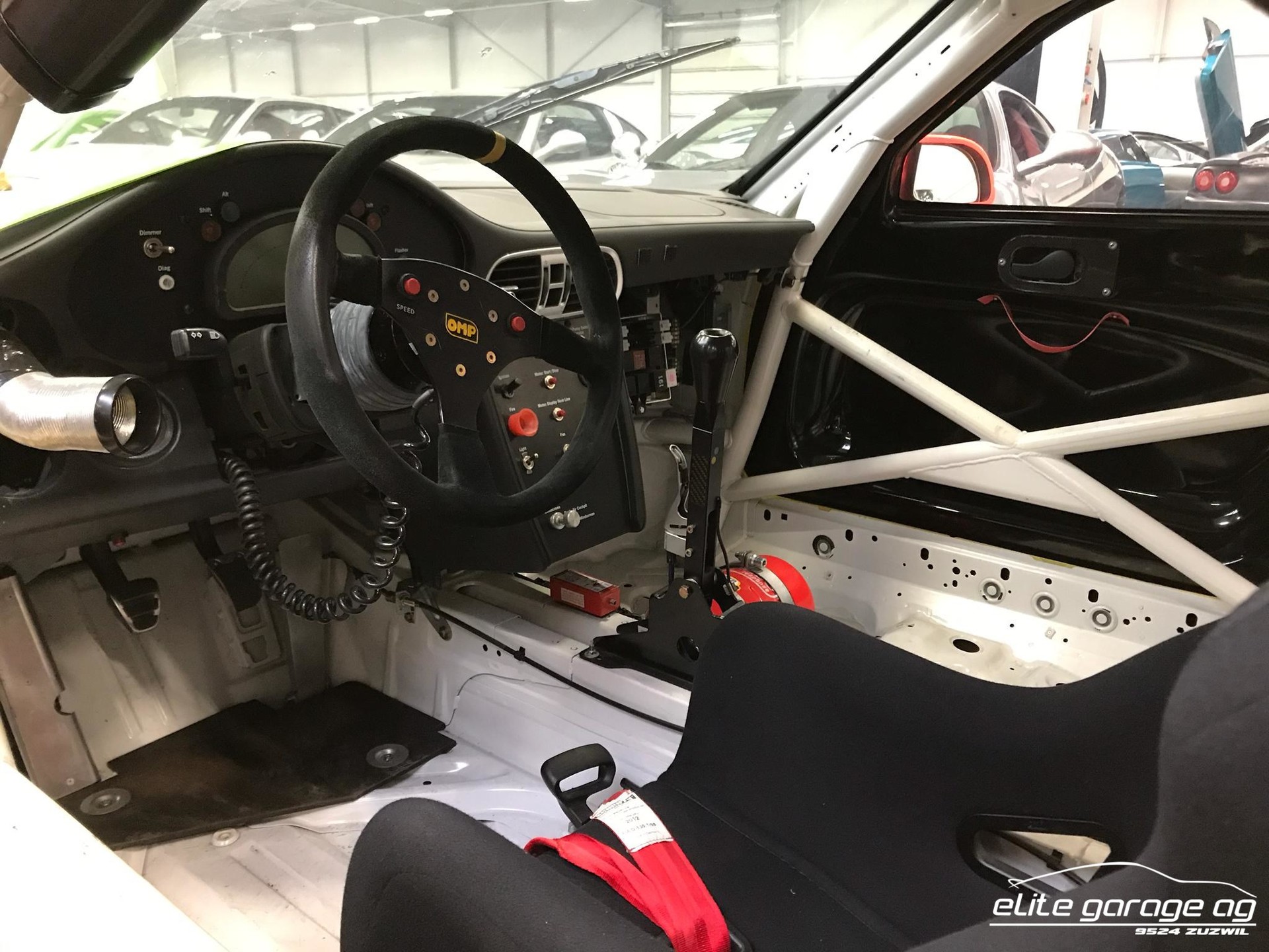 PORSCHE 911 GT3 CUP Rennwagen-image-6
