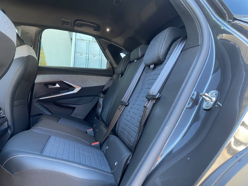 PEUGEOT 3008 e-Allure-image-7