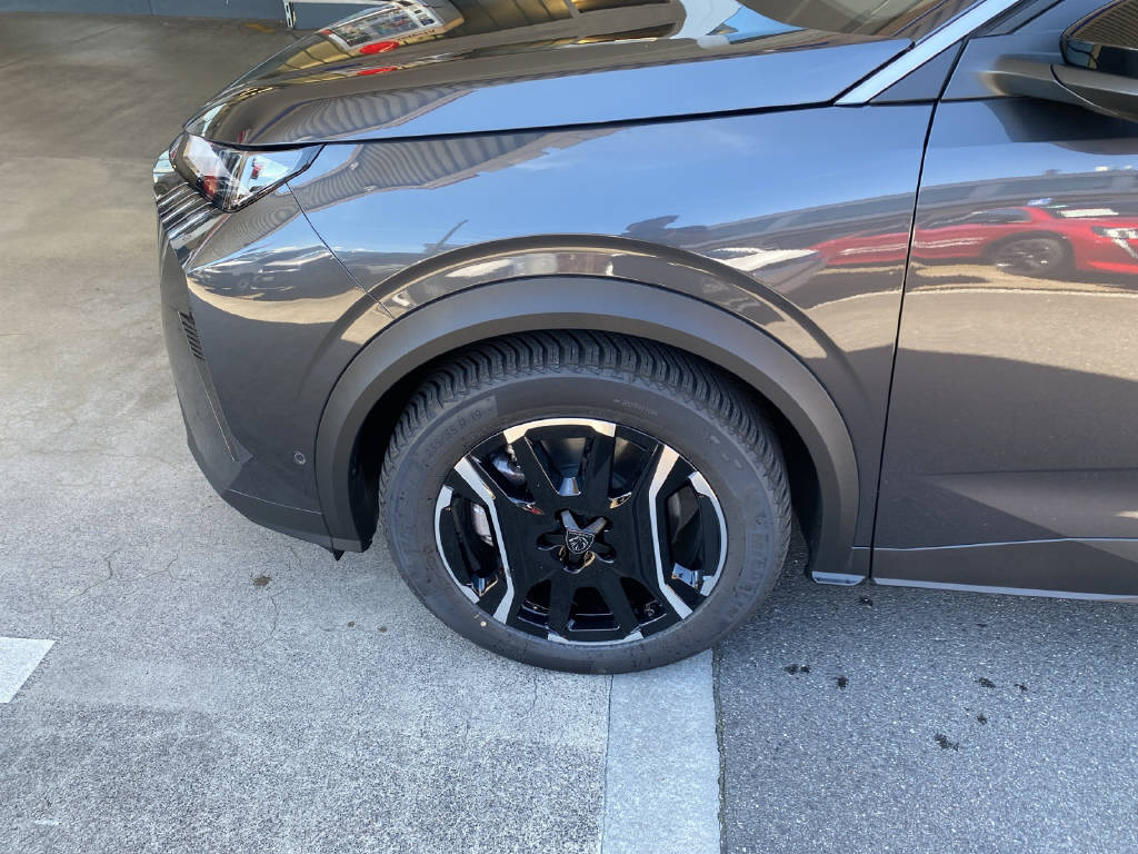 PEUGEOT 3008 e-Allure-image-9