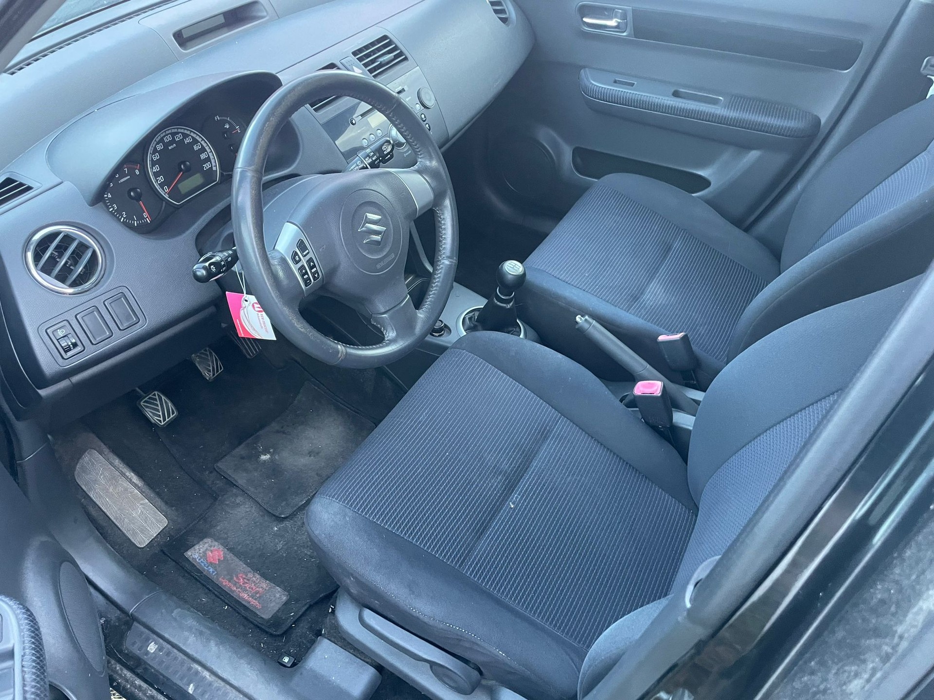SUZUKI Swift 1.3i 16V GL 4x4-image-6
