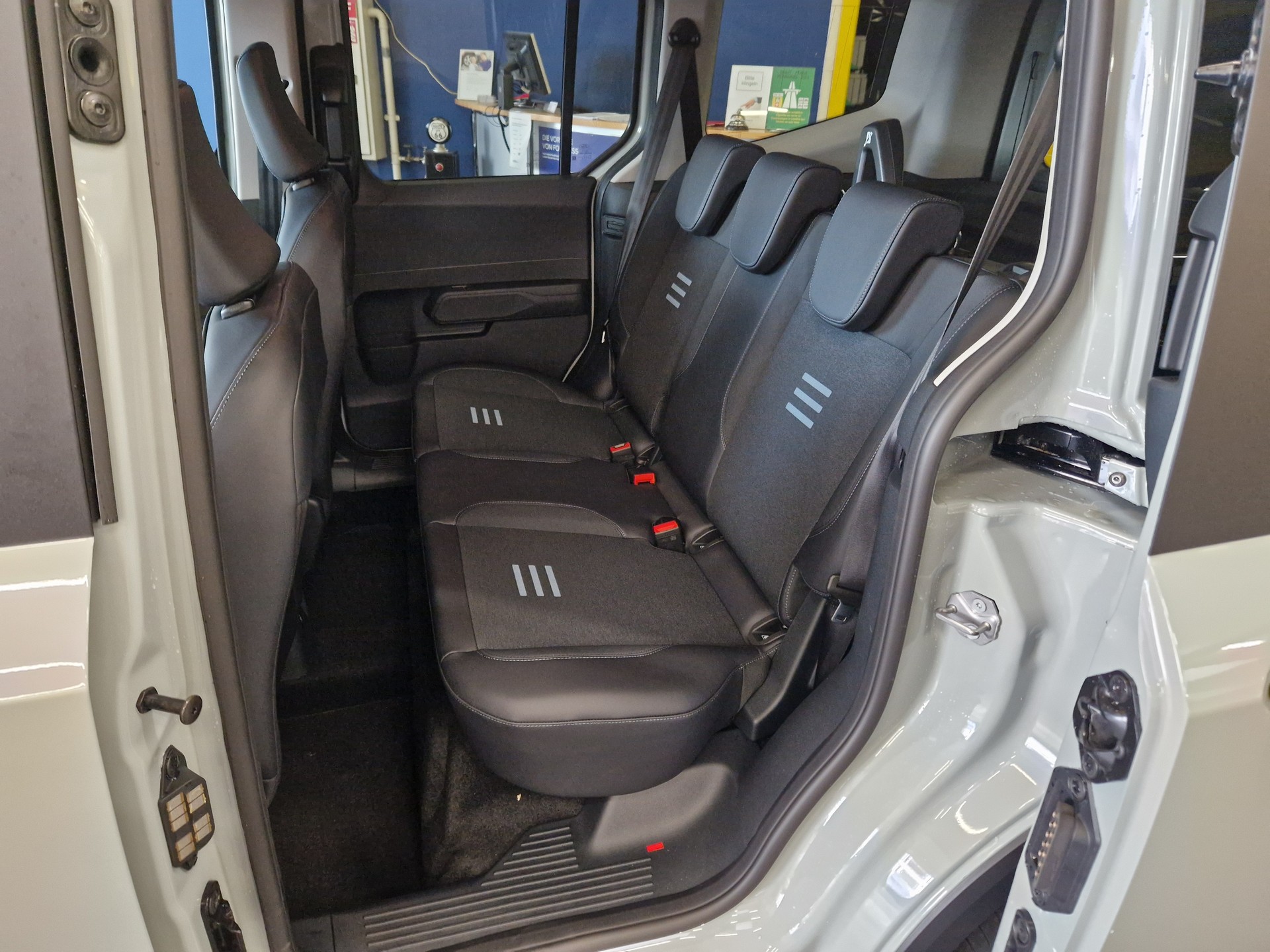 FORD Tourneo Courier 1.0 EcoBoost Active Automat-image-8