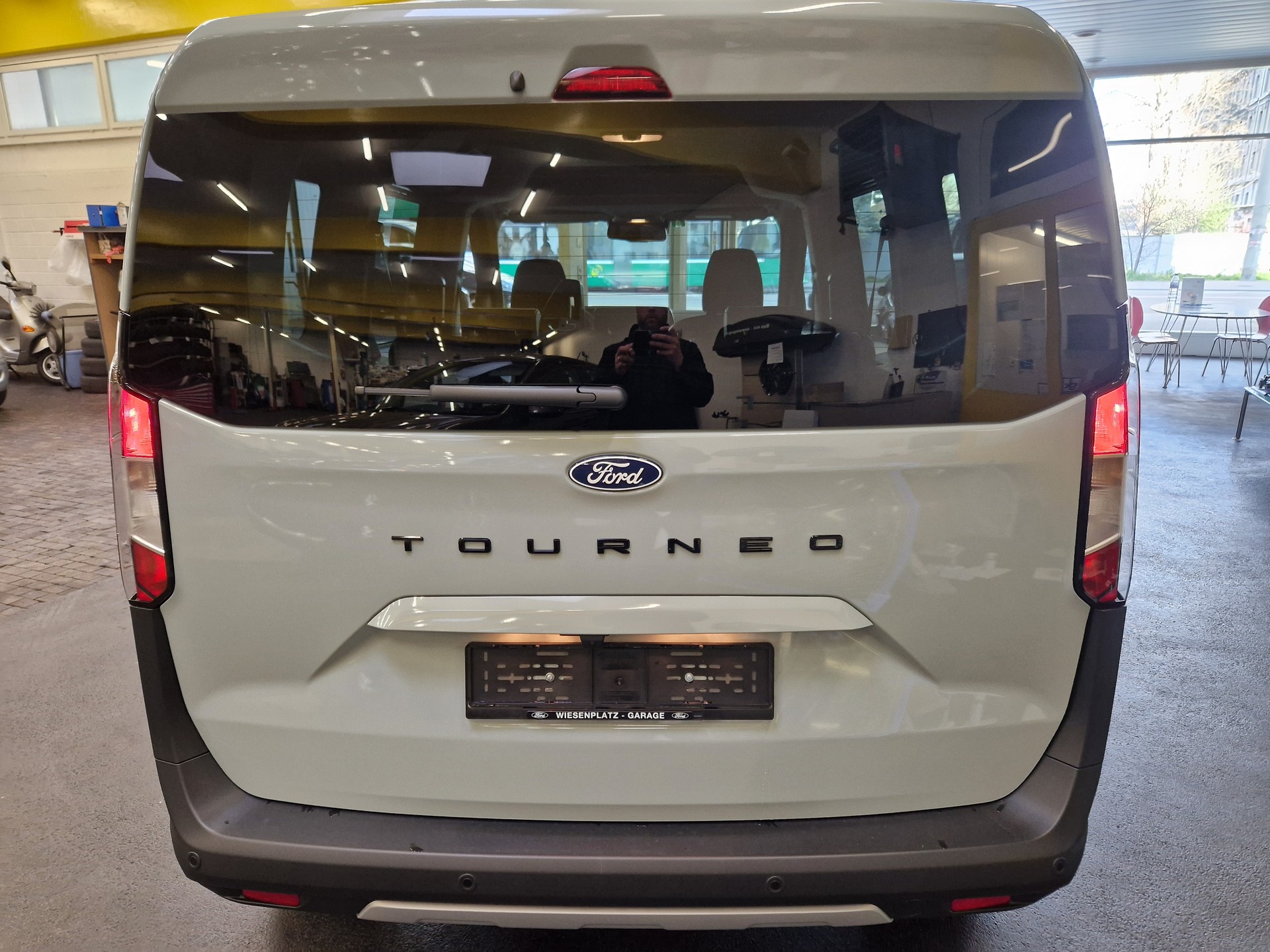 FORD Tourneo Courier 1.0 EcoBoost Active Automat-image-9