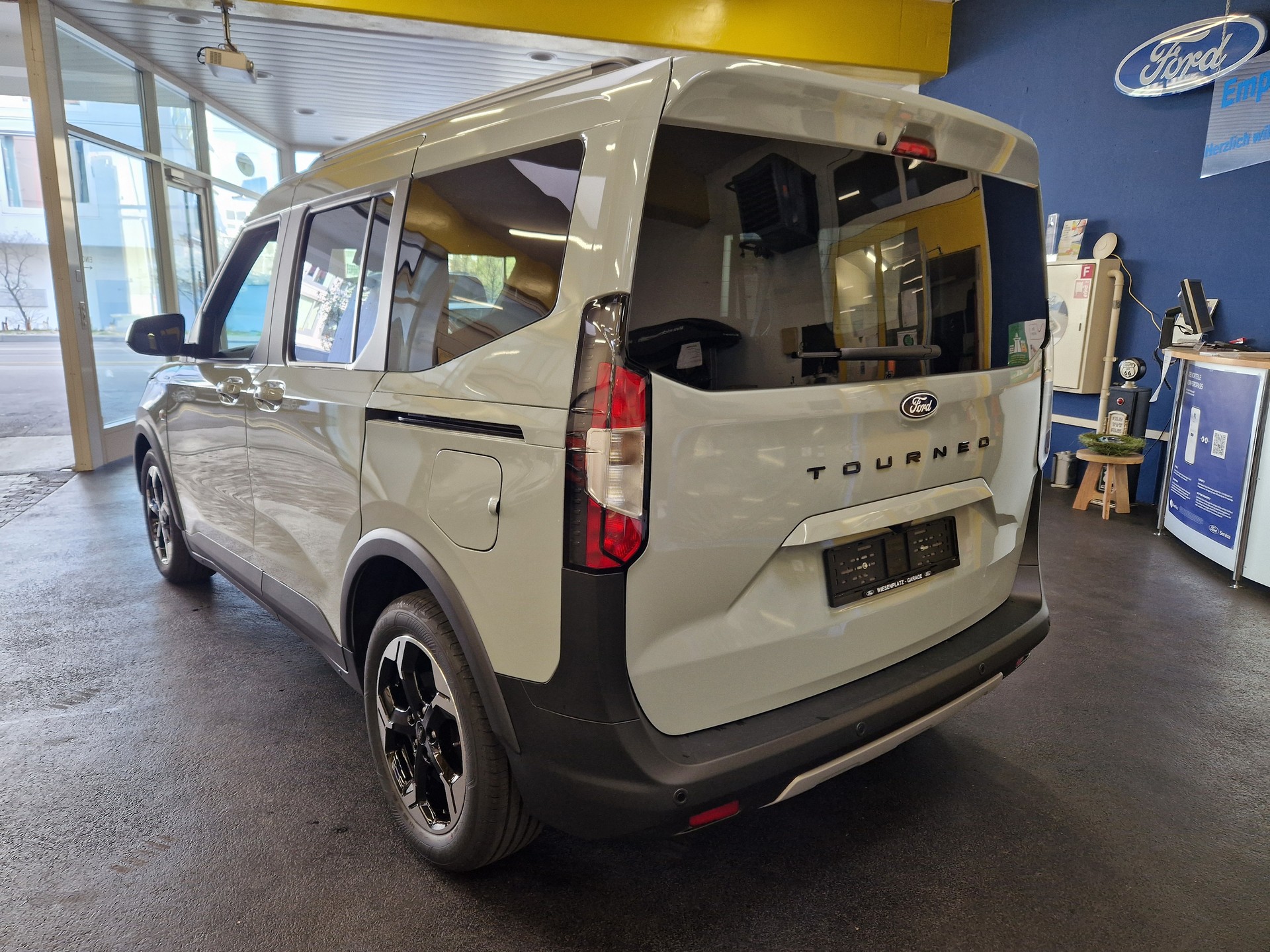 FORD Tourneo Courier 1.0 EcoBoost Active Automat-image-2