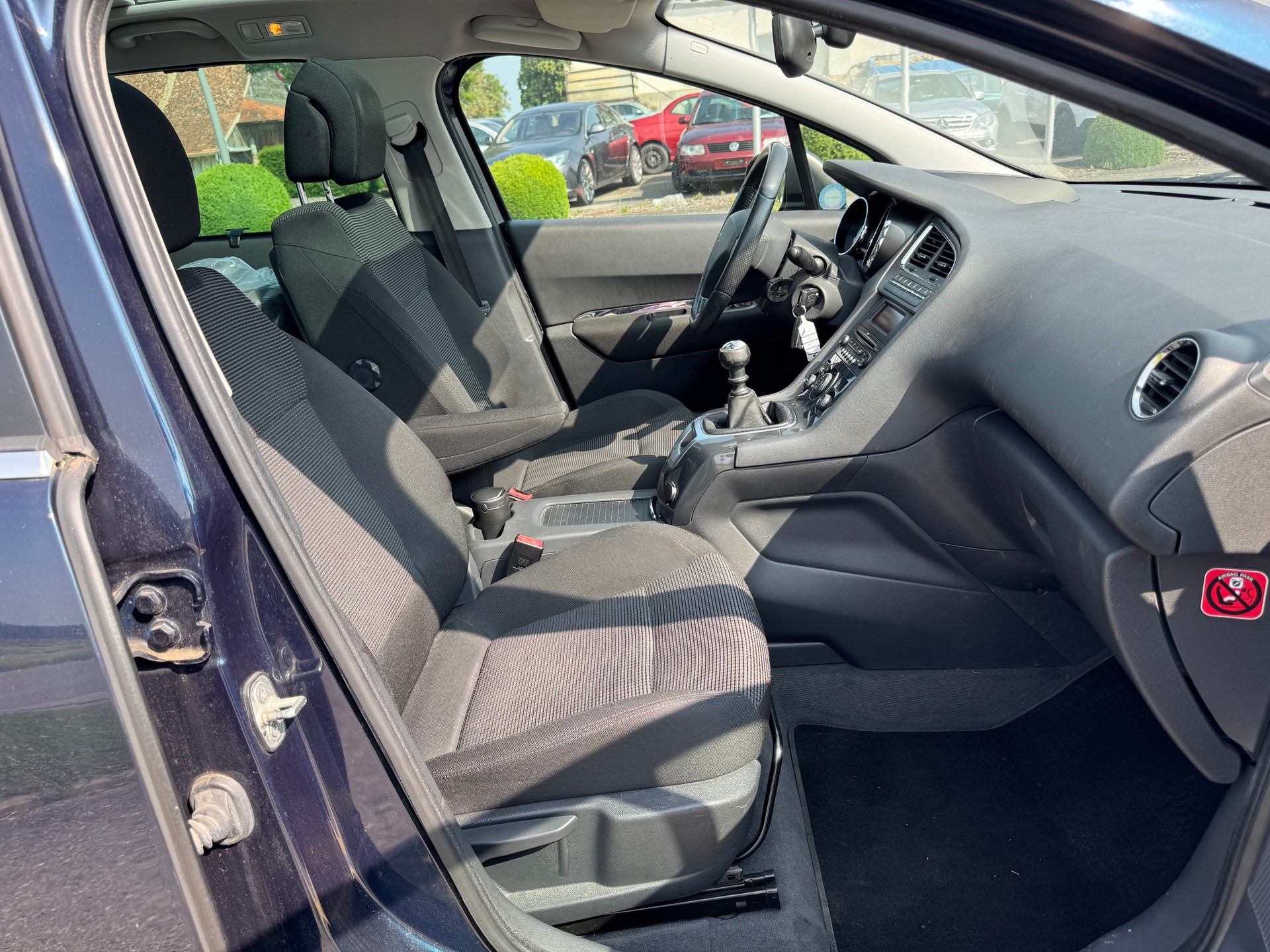 PEUGEOT 5008 1.6 16V T Sport Pack-image-9