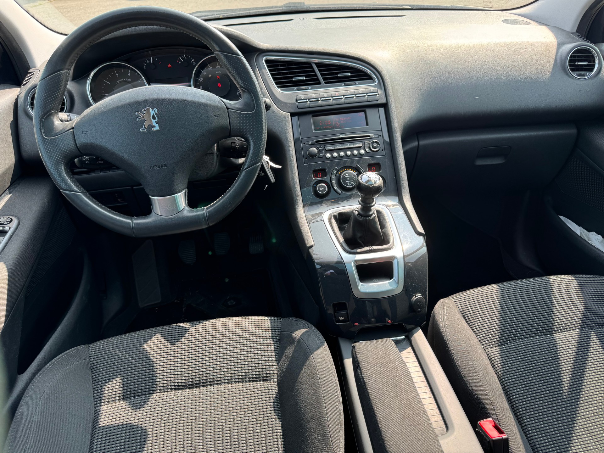 PEUGEOT 5008 1.6 16V T Sport Pack-image-1