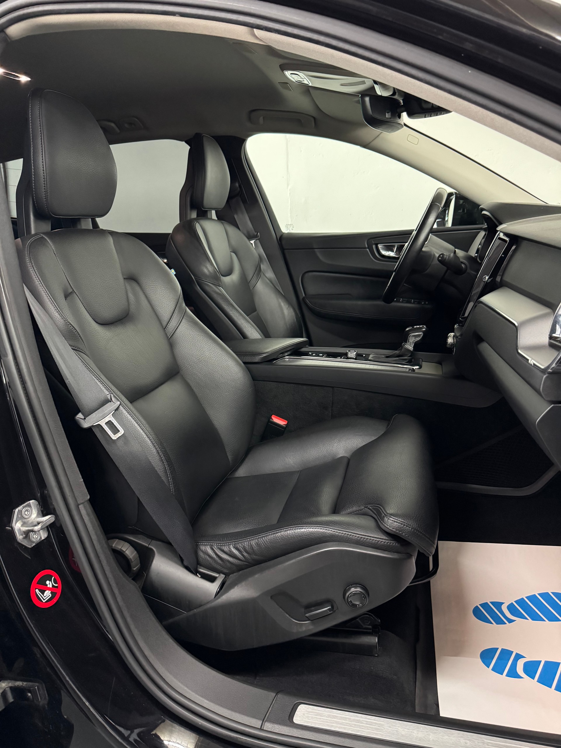 VOLVO XC60 D5 AWD Momentum Geartronic-image-20