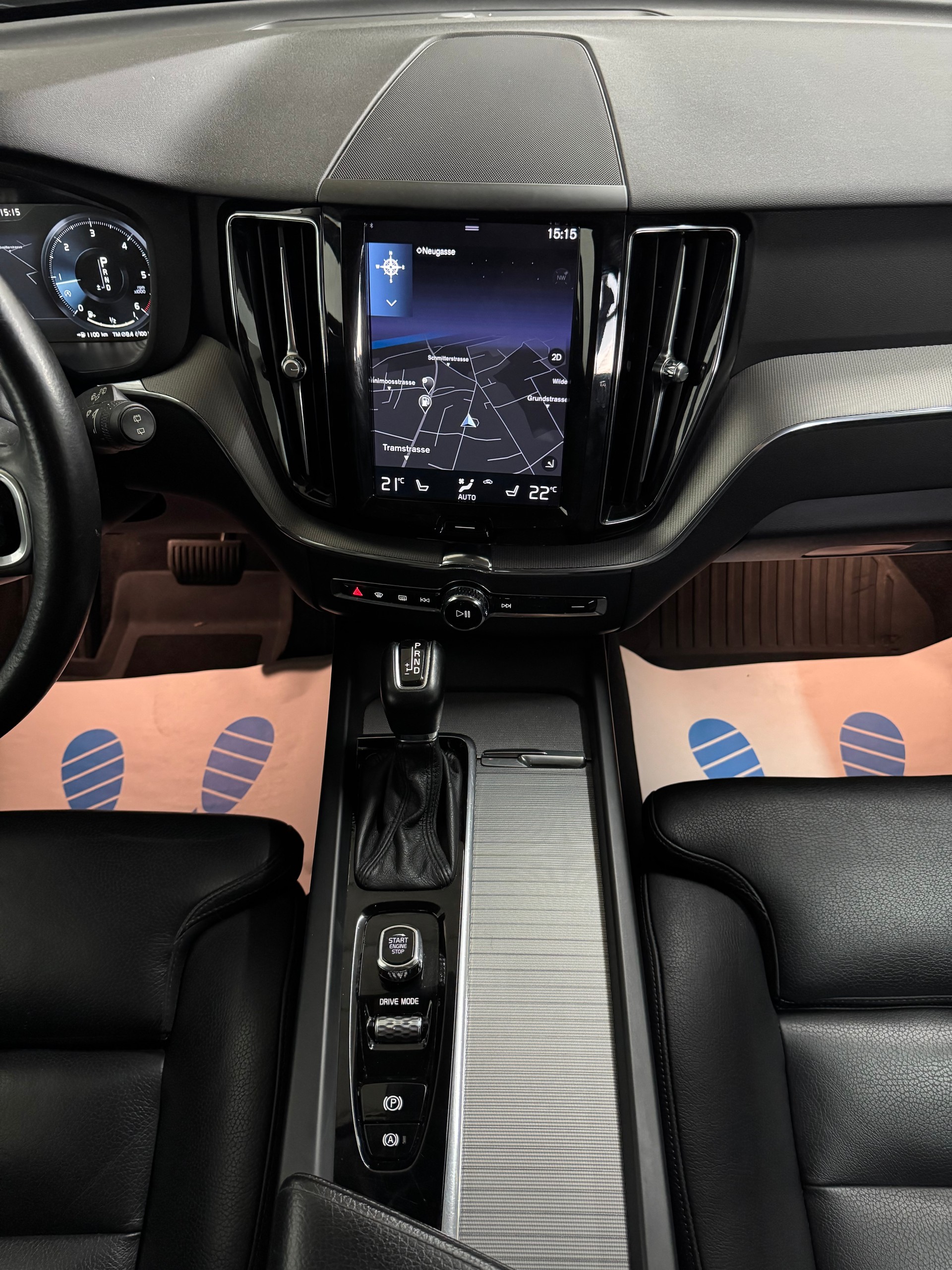VOLVO XC60 D5 AWD Momentum Geartronic-image-15