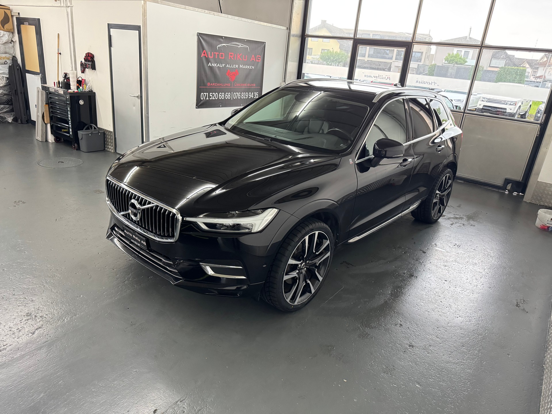 VOLVO XC60 D5 AWD Momentum Geartronic-image-5