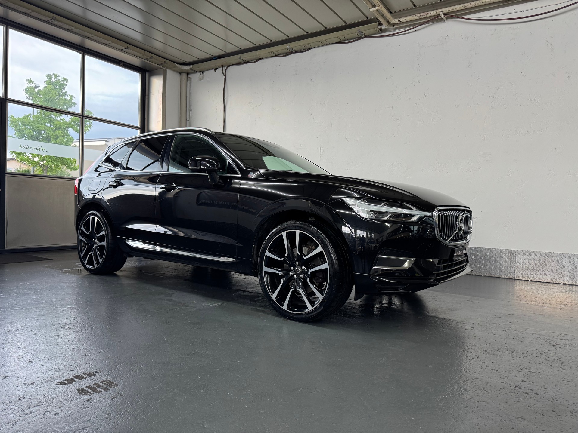 VOLVO XC60 D5 AWD Momentum Geartronic-image-1