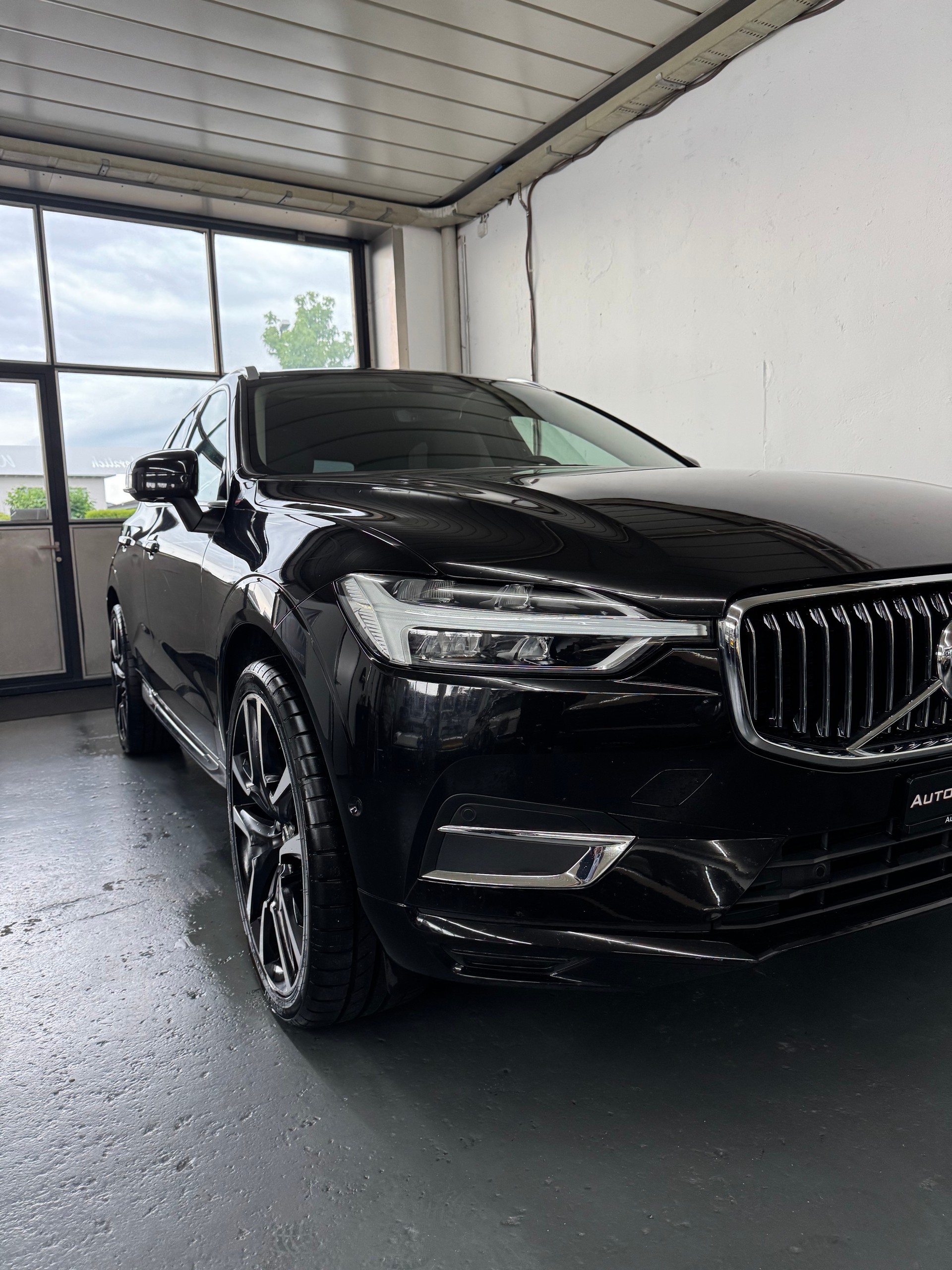 VOLVO XC60 D5 AWD Momentum Geartronic-image-2