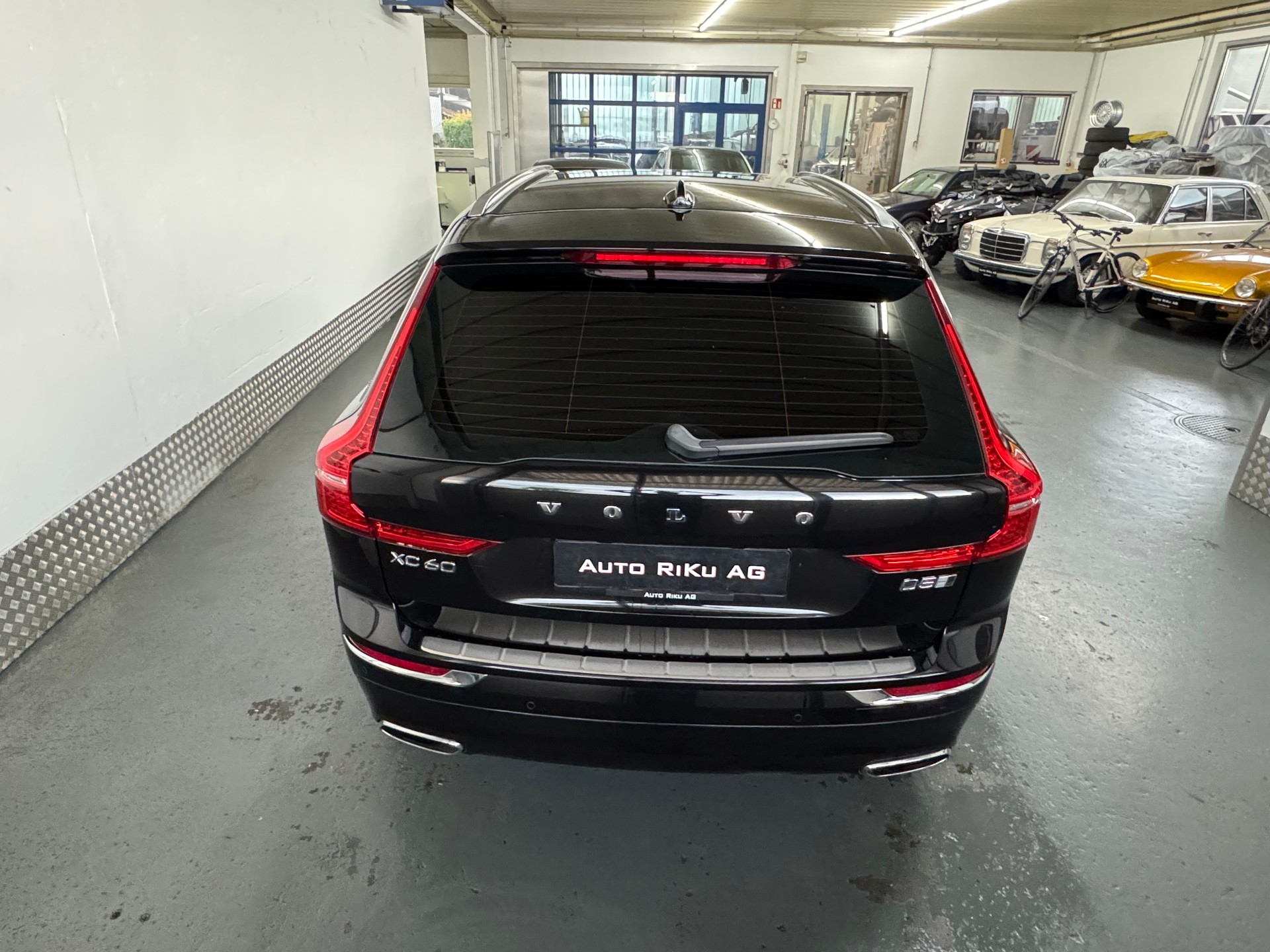 VOLVO XC60 D5 AWD Momentum Geartronic-image-10