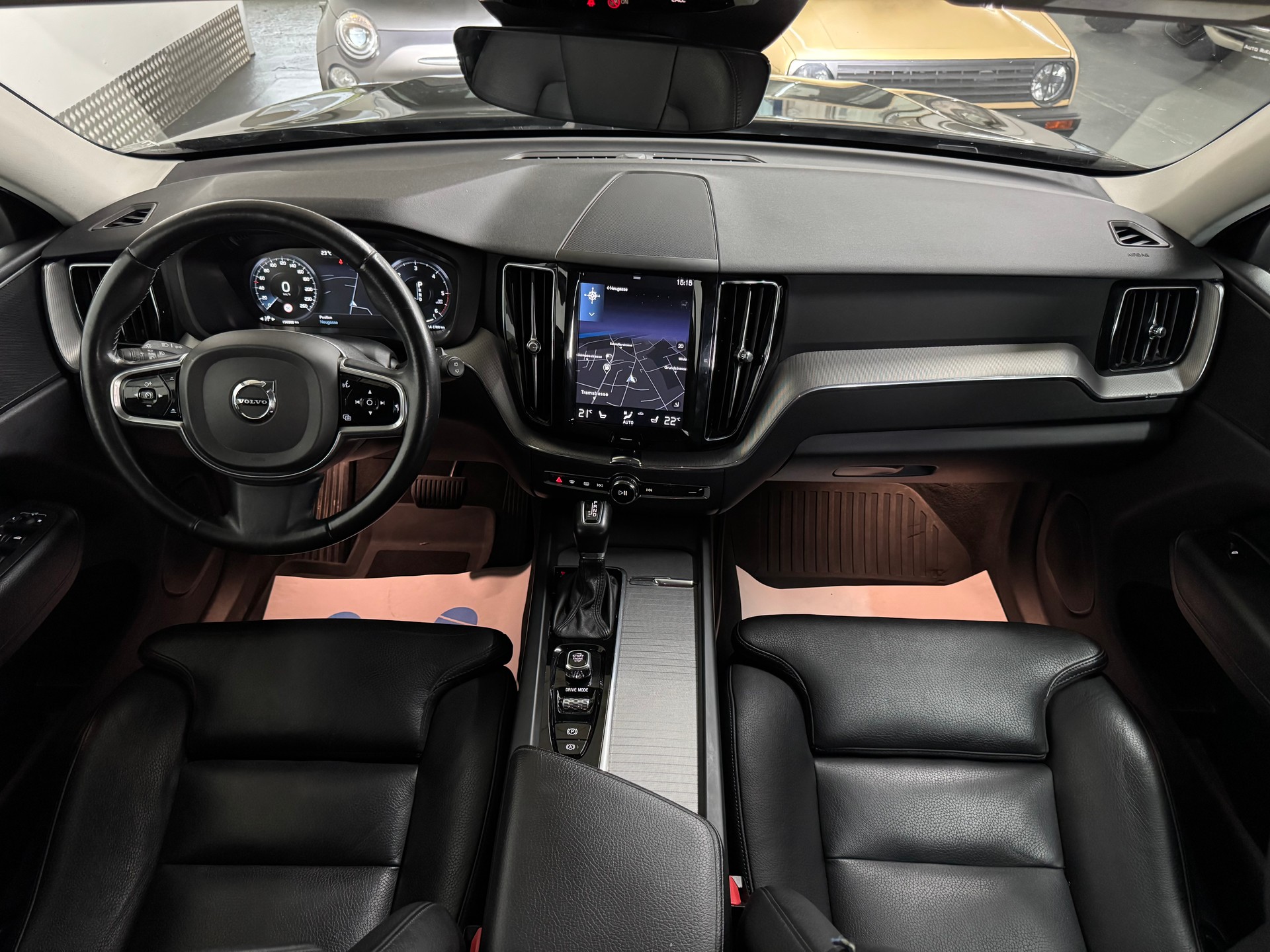 VOLVO XC60 D5 AWD Momentum Geartronic-image-14