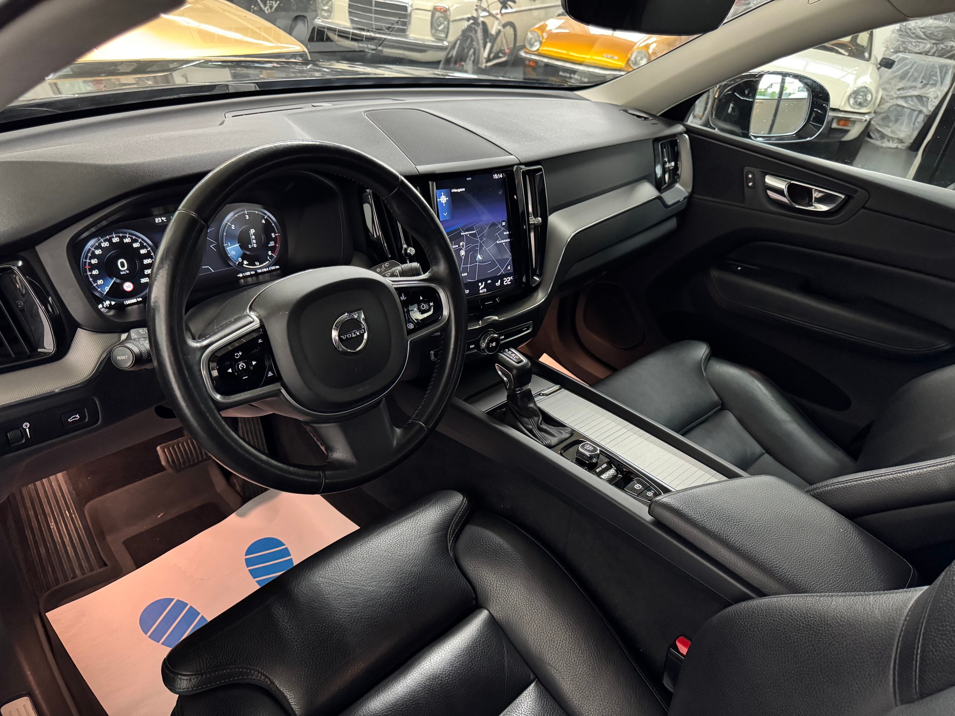 VOLVO XC60 D5 AWD Momentum Geartronic-image-13
