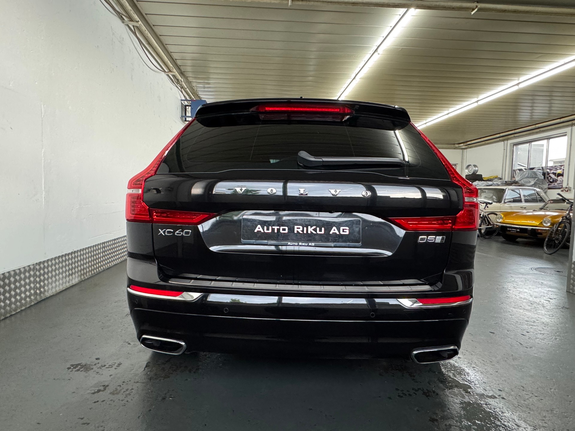 VOLVO XC60 D5 AWD Momentum Geartronic-image-11