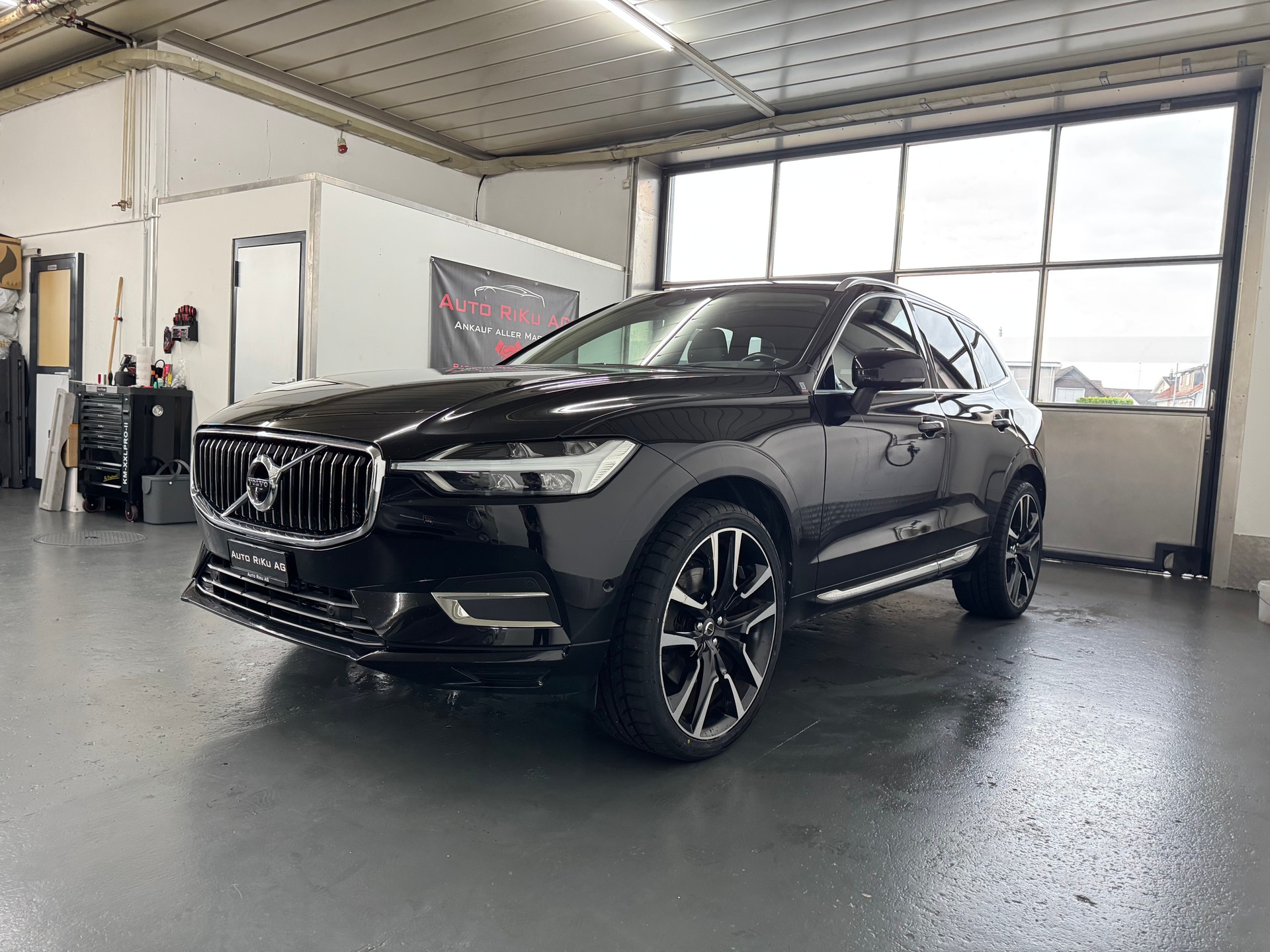 VOLVO XC60 D5 AWD Momentum Geartronic-image-6