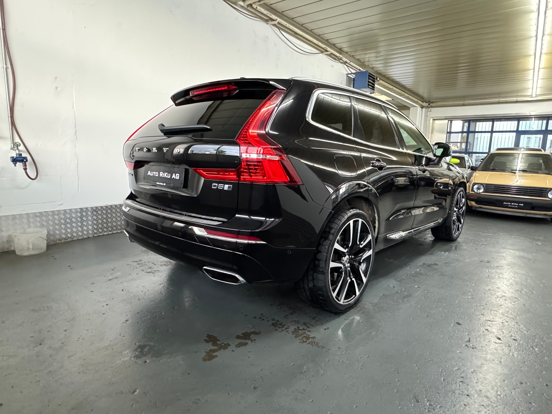 VOLVO XC60 D5 AWD Momentum Geartronic-image-9
