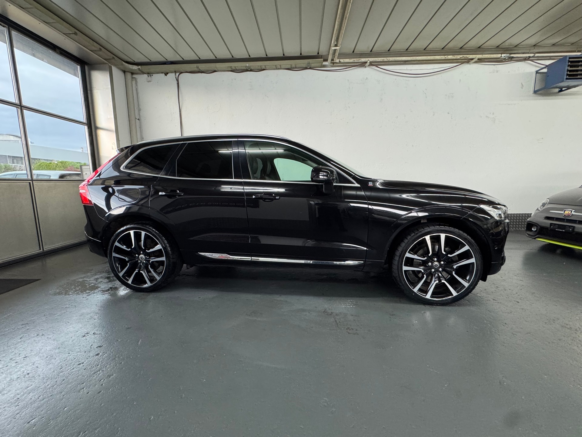VOLVO XC60 D5 AWD Momentum Geartronic-image-7