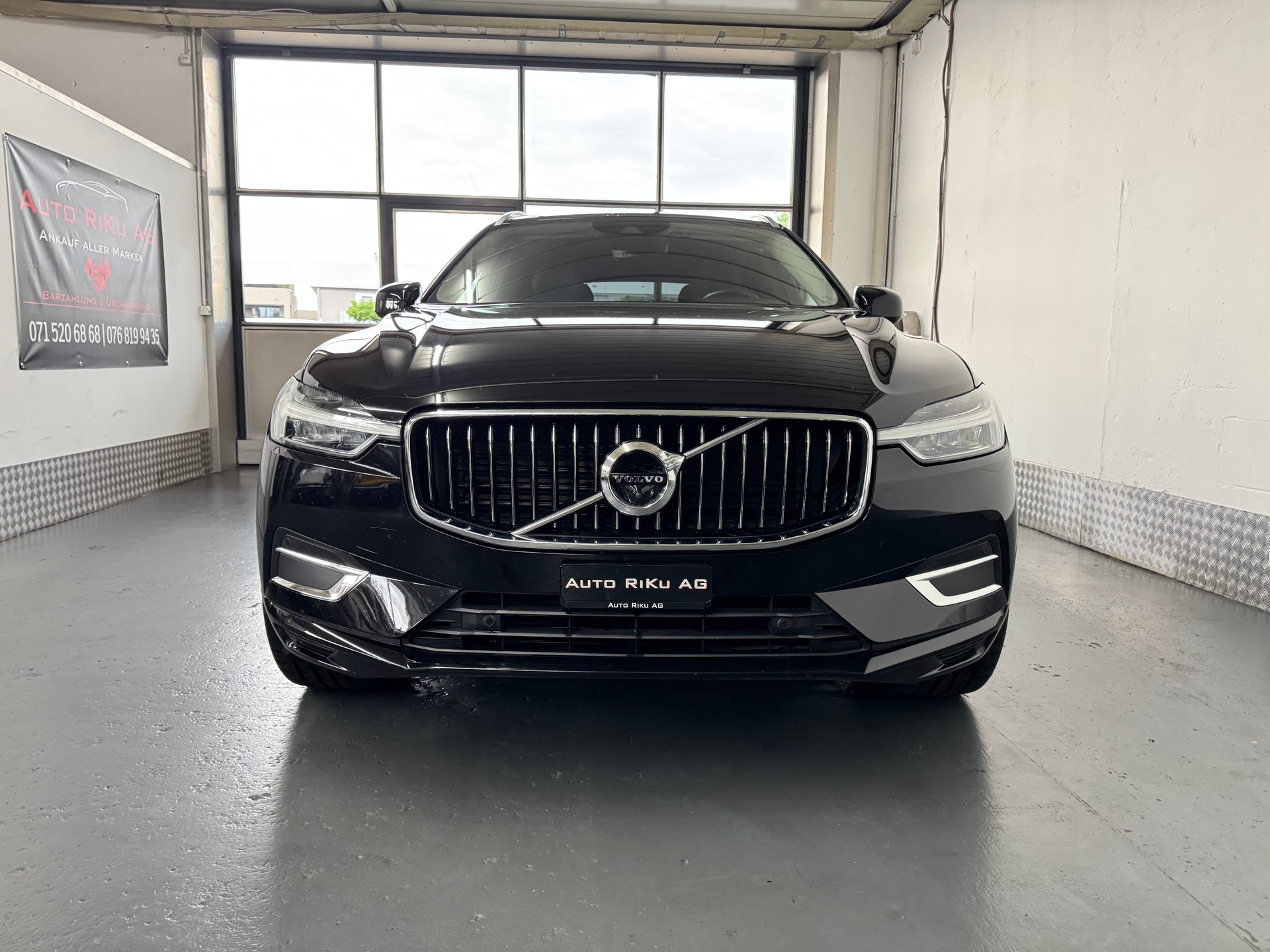 VOLVO XC60 D5 AWD Momentum Geartronic-image-4