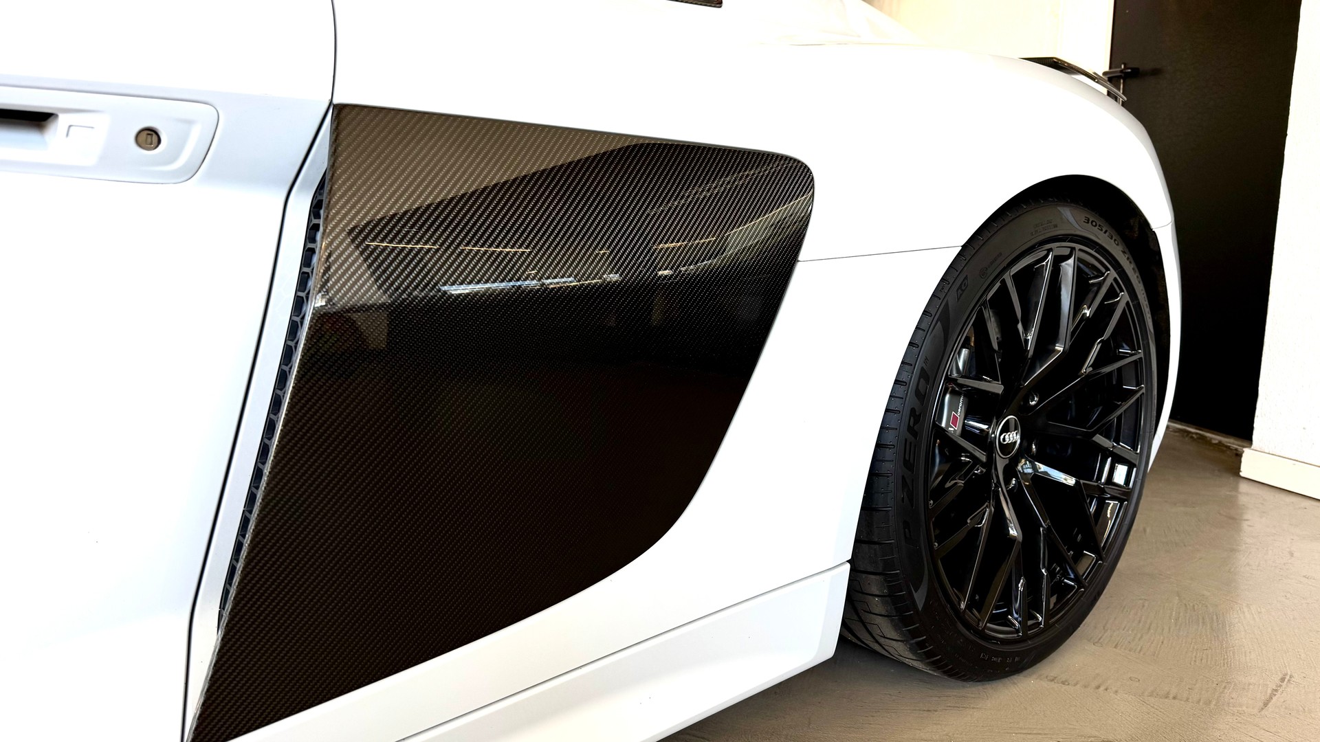 AUDI R8 Coupé 5.2 plus S-Tronic-image-3