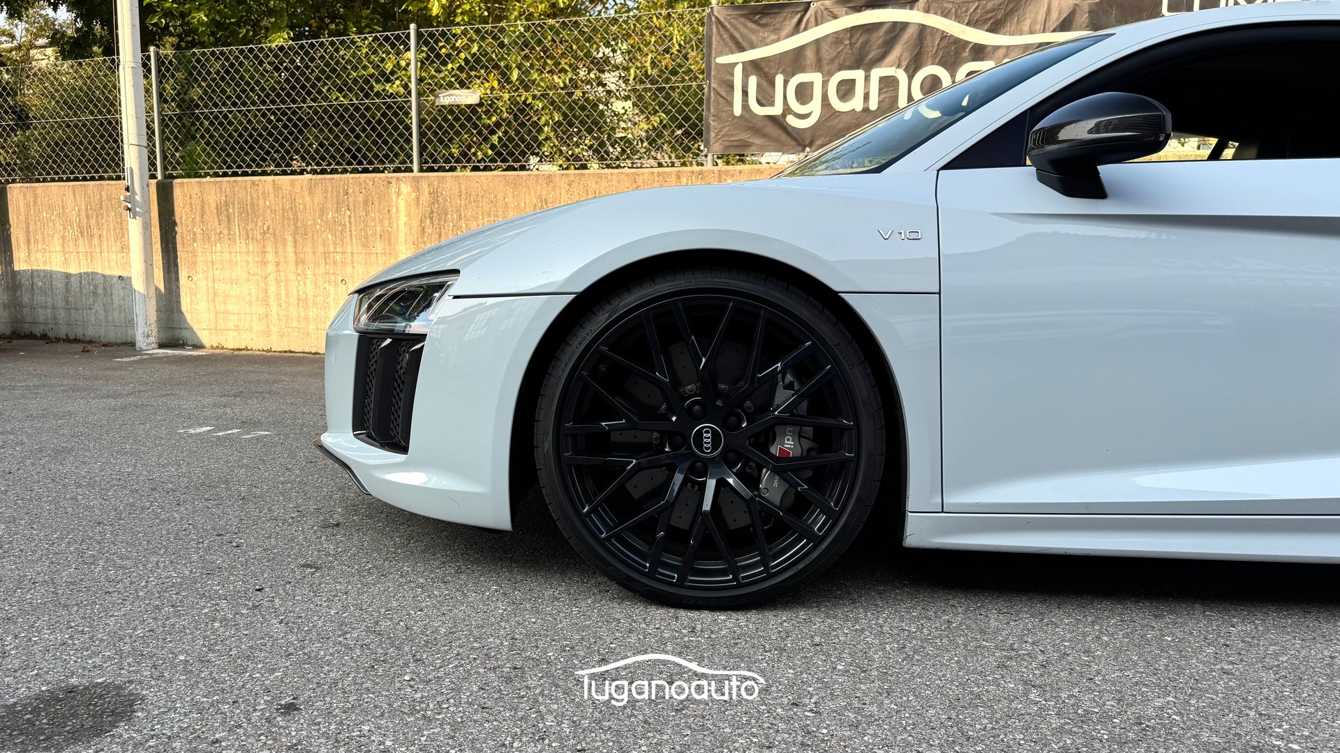 AUDI R8 Coupé 5.2 plus S-Tronic-image-4