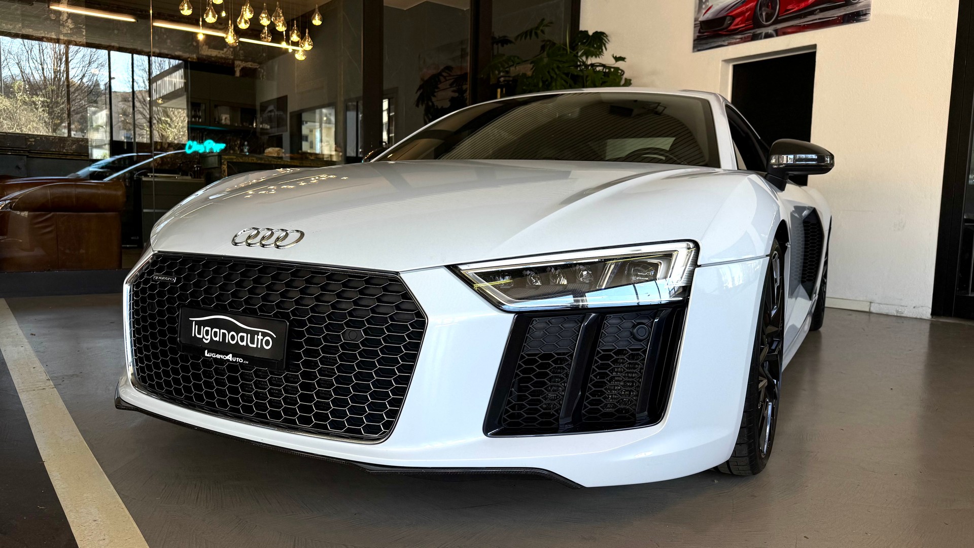 AUDI R8 Coupé 5.2 plus S-Tronic-image-5
