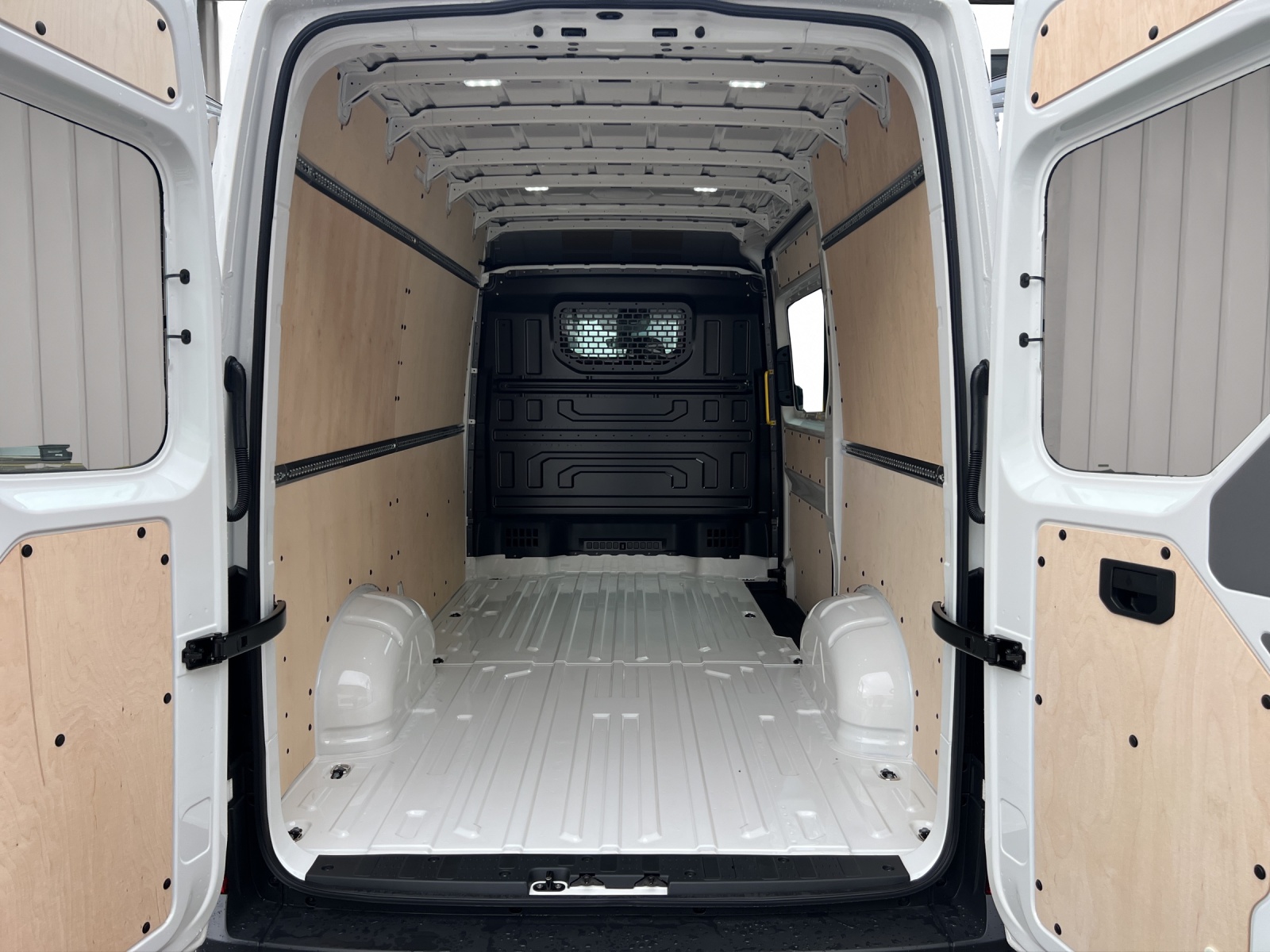 VW Crafter 35 2.0 TDI L3 HD-image-13