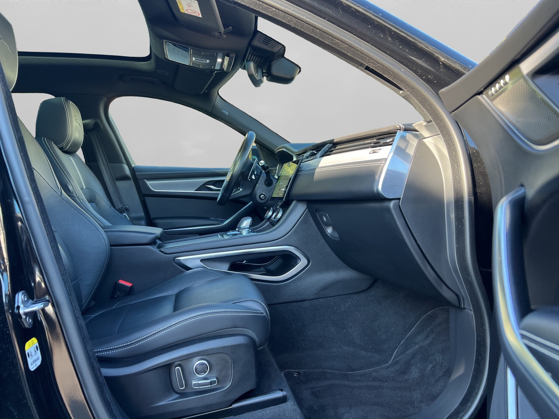 JAGUAR F-Pace 2.0 P250 R-Dynamic SE AWD-image-9
