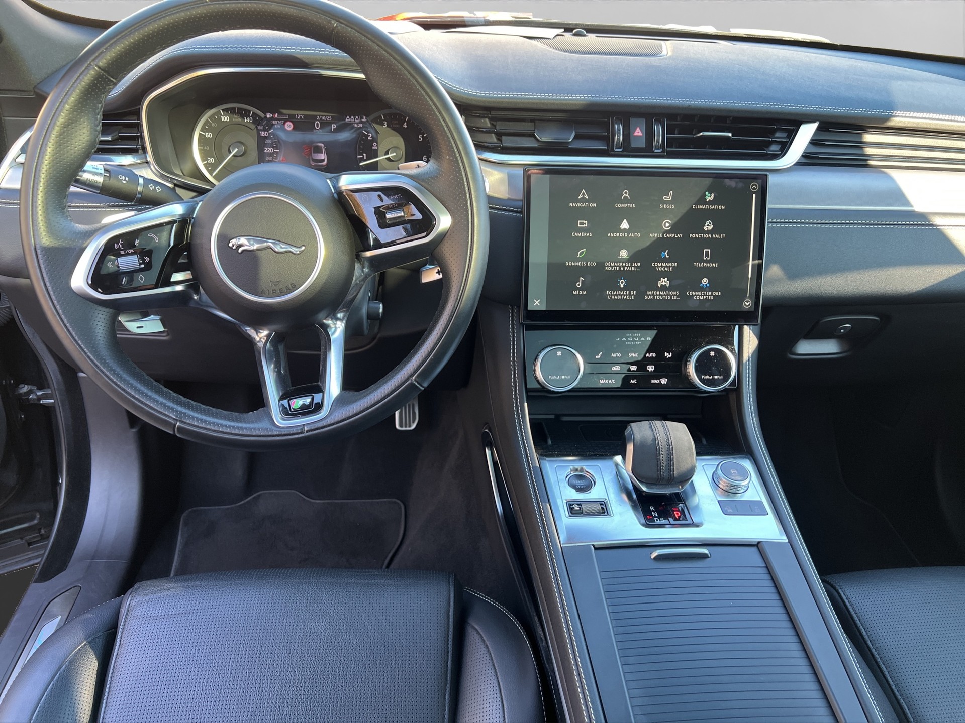 JAGUAR F-Pace 2.0 P250 R-Dynamic SE AWD-image-11