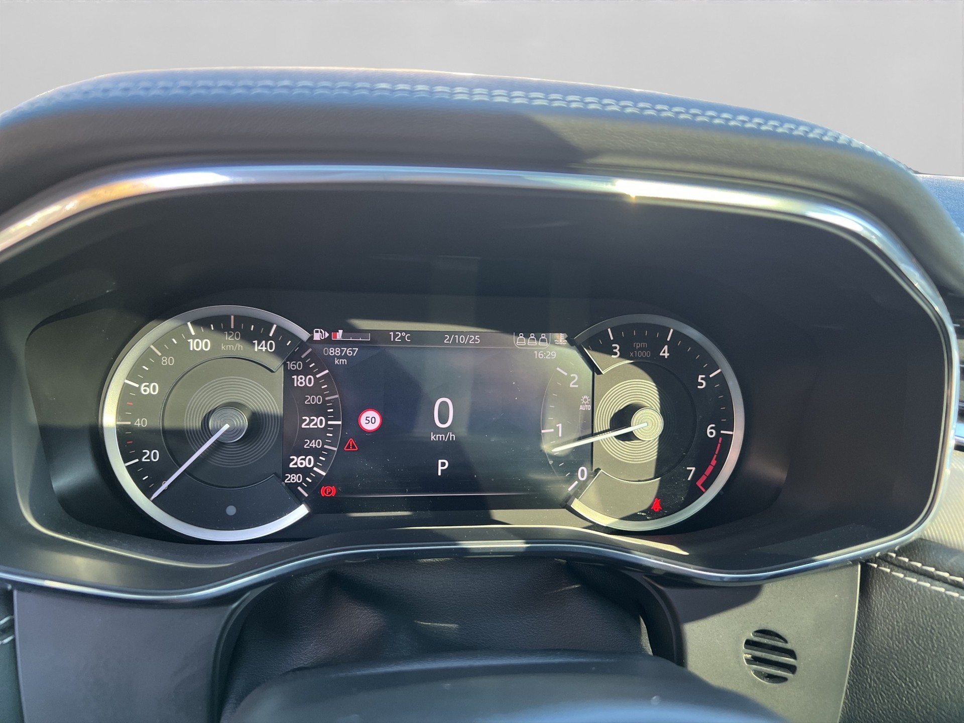 JAGUAR F-Pace 2.0 P250 R-Dynamic SE AWD-image-15