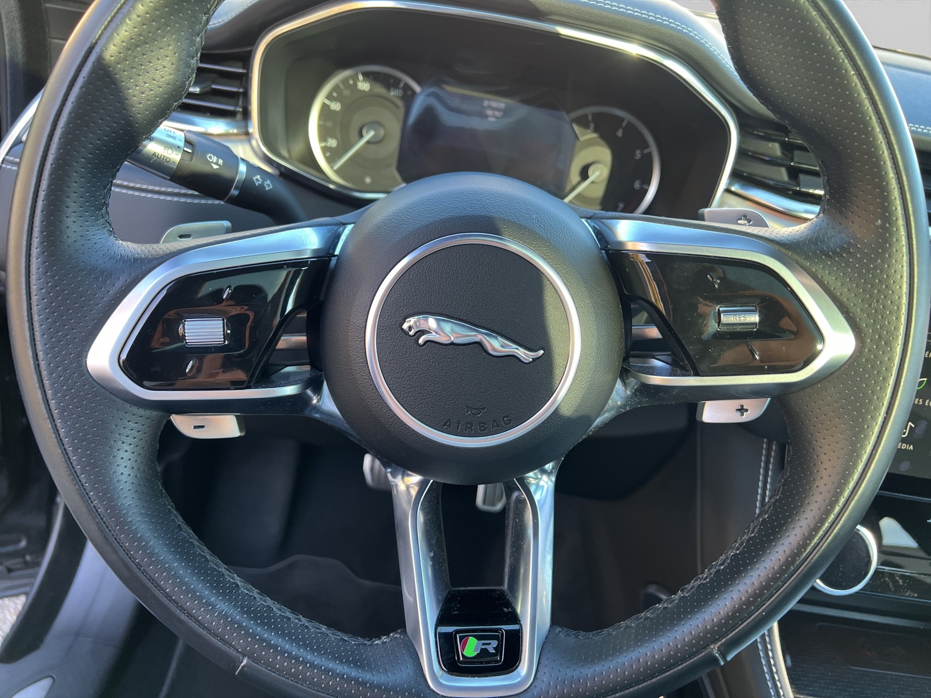 JAGUAR F-Pace 2.0 P250 R-Dynamic SE AWD-image-14