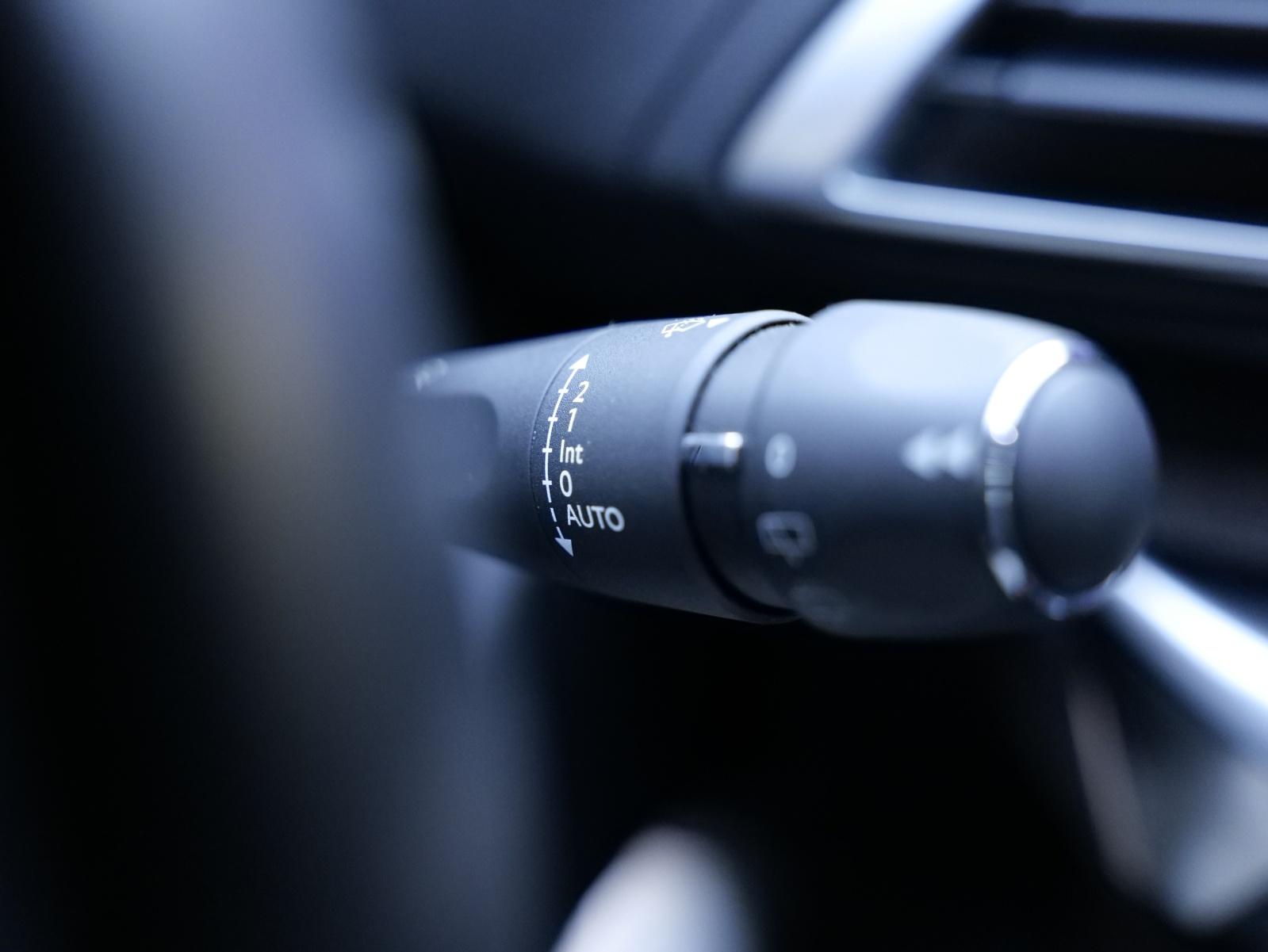 PEUGEOT 3008 1.6 PureTech Allure-image-23