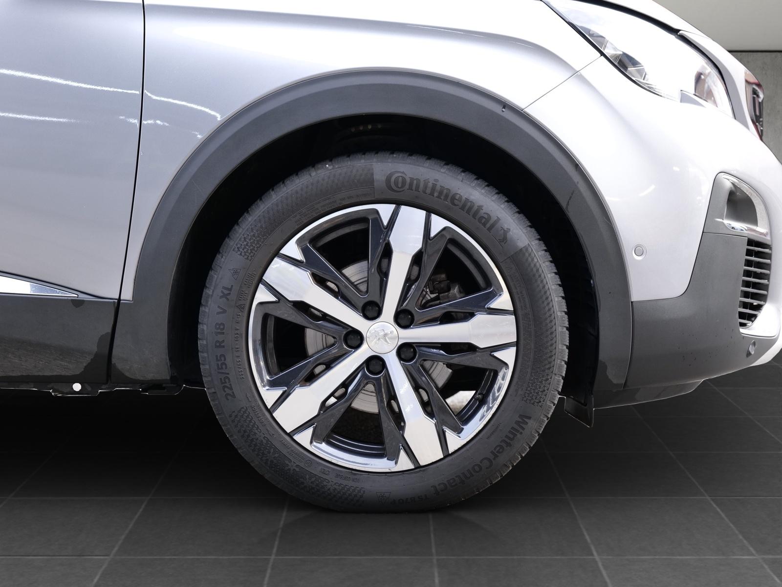 PEUGEOT 3008 1.6 PureTech Allure-image-6