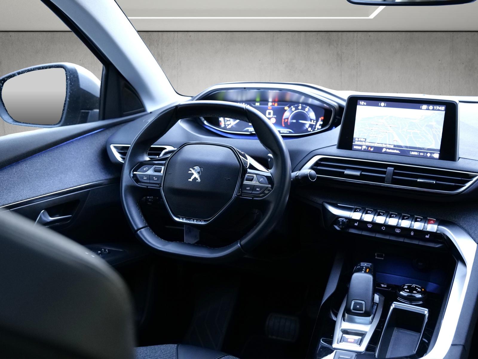 PEUGEOT 3008 1.6 PureTech Allure-image-11